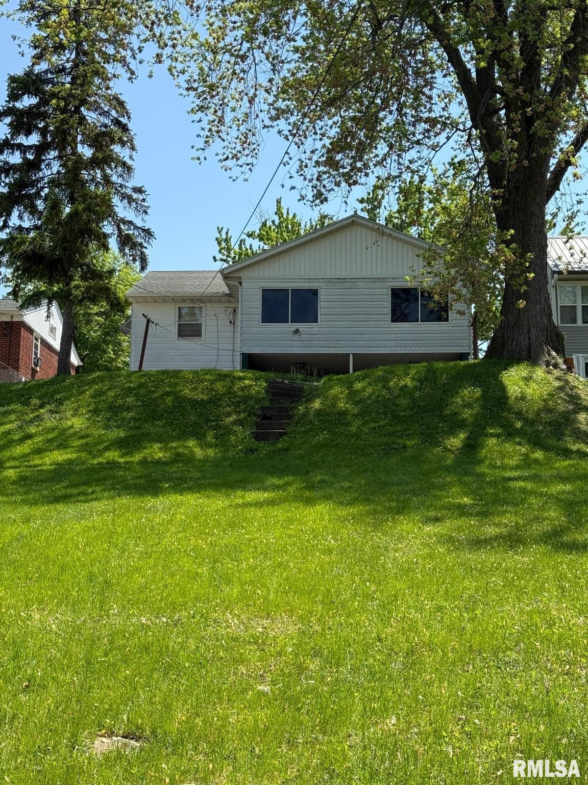 1030 Grandview Drive, Clinton, Iowa image 43