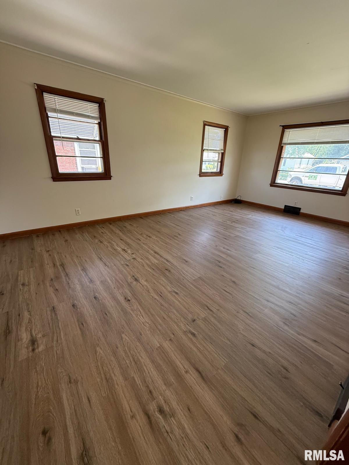 1030 Grandview Drive, Clinton, Iowa image 12