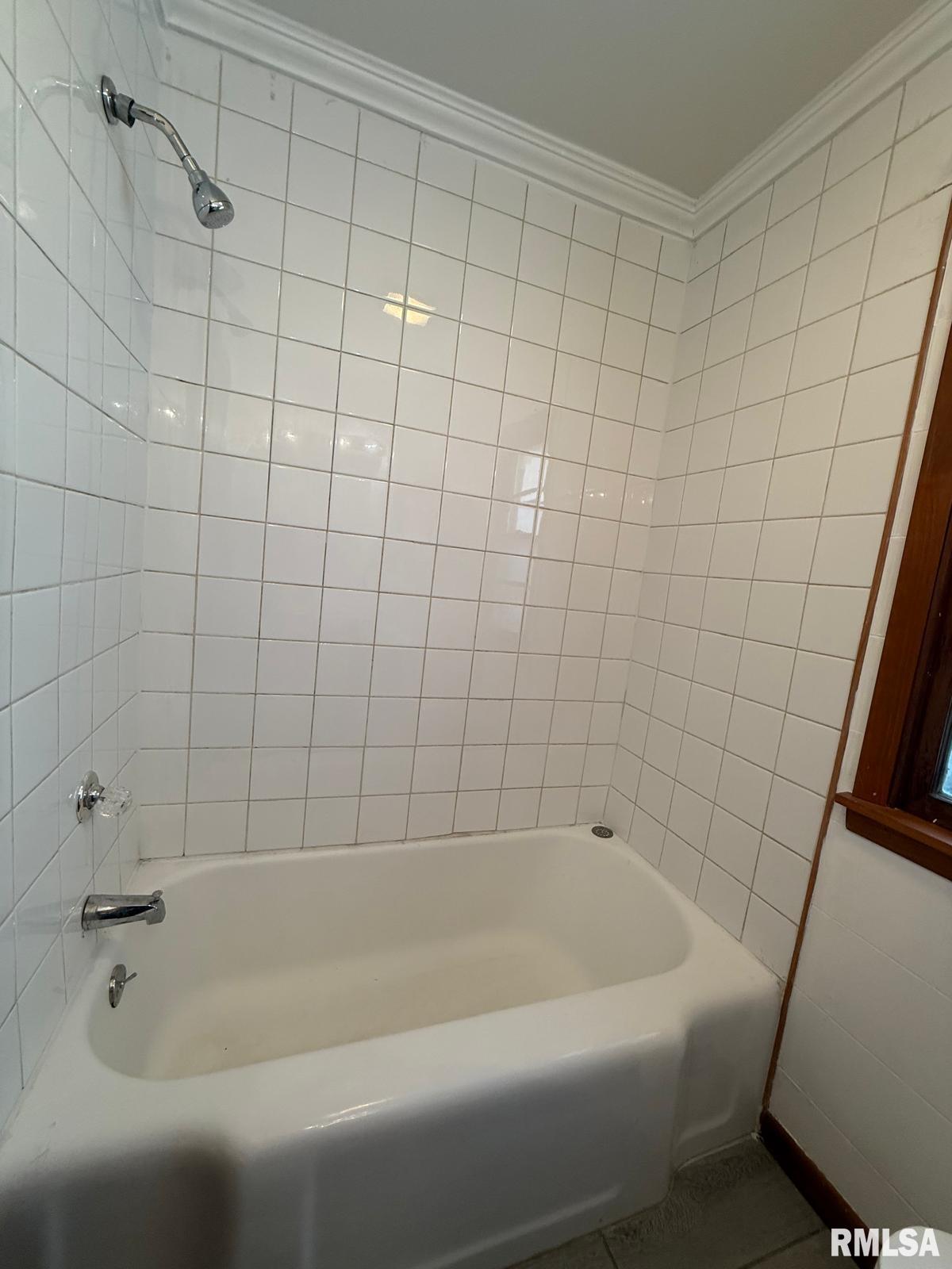 1030 Grandview Drive, Clinton, Iowa image 32