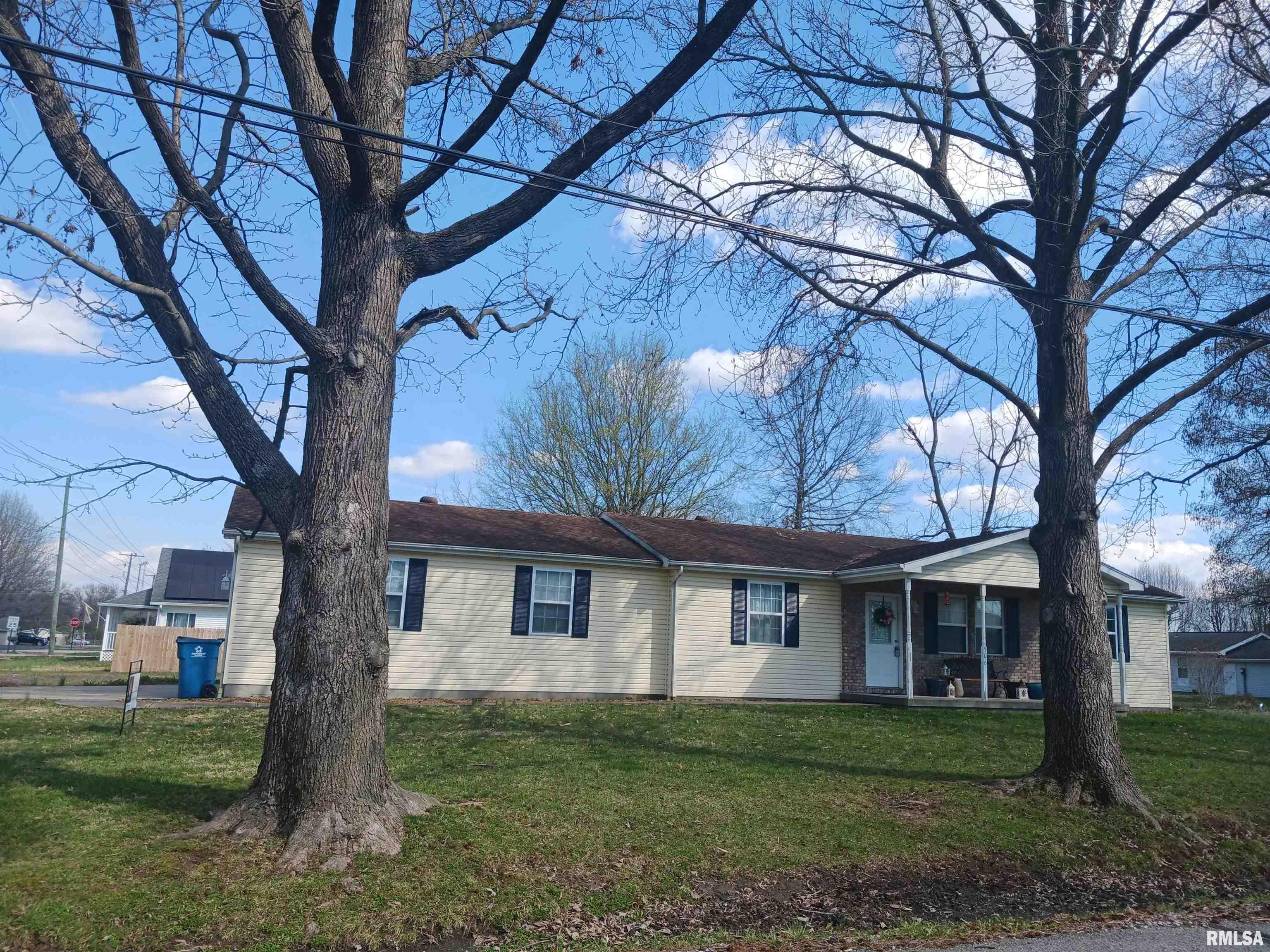 506 N Locust Street, Sesser, Illinois image 1