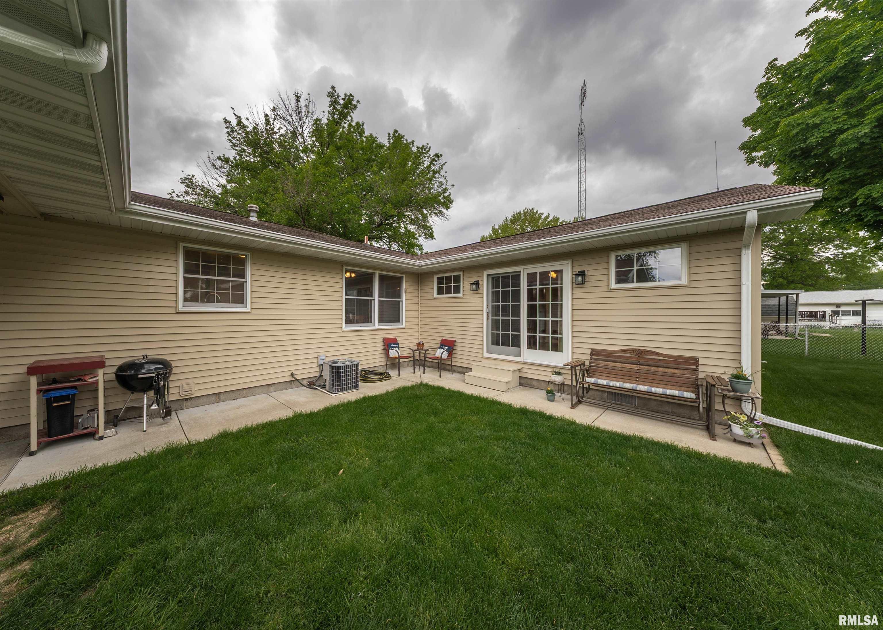 615 E Oak Street, Taylorville, Illinois image 8