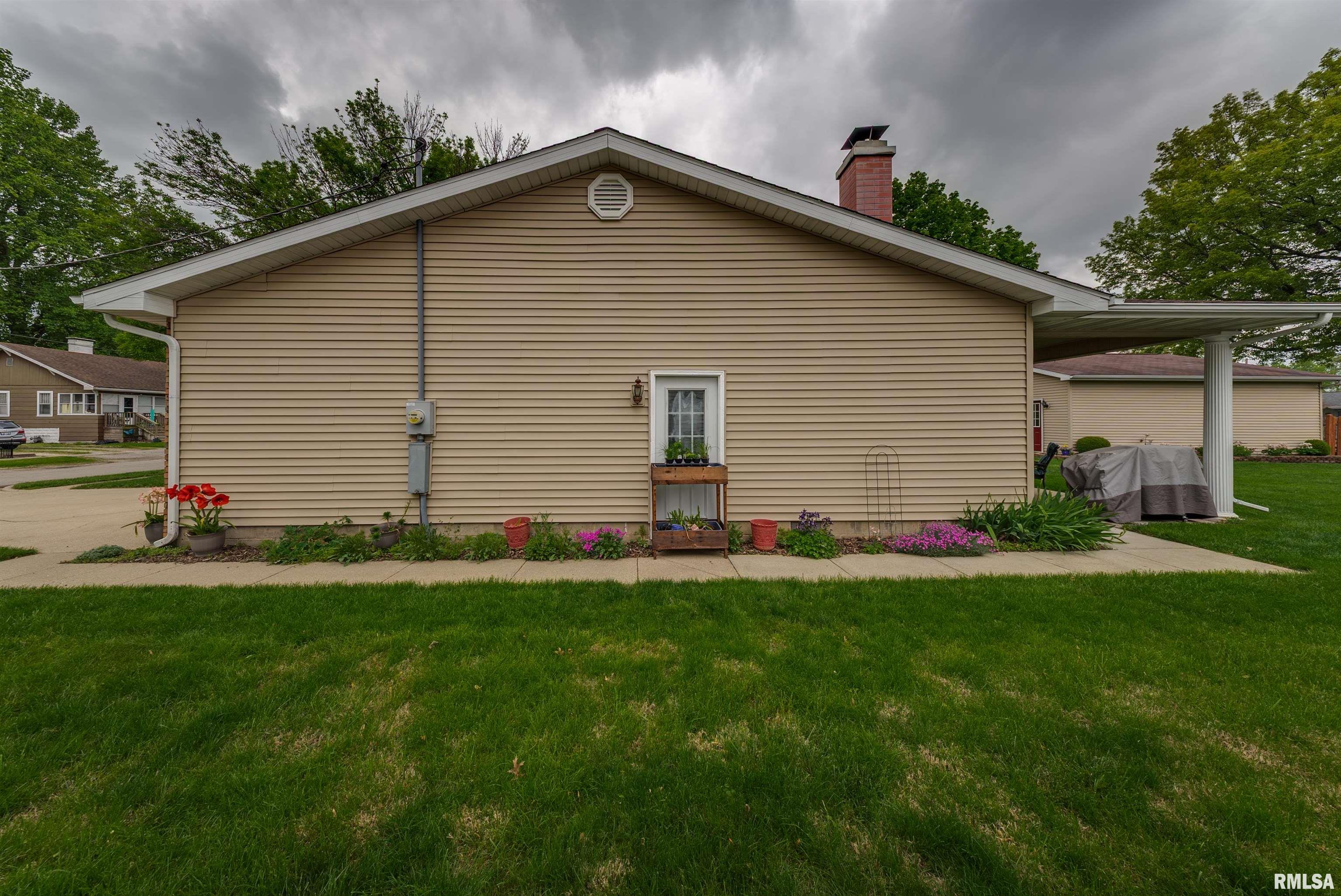 615 E Oak Street, Taylorville, Illinois image 3