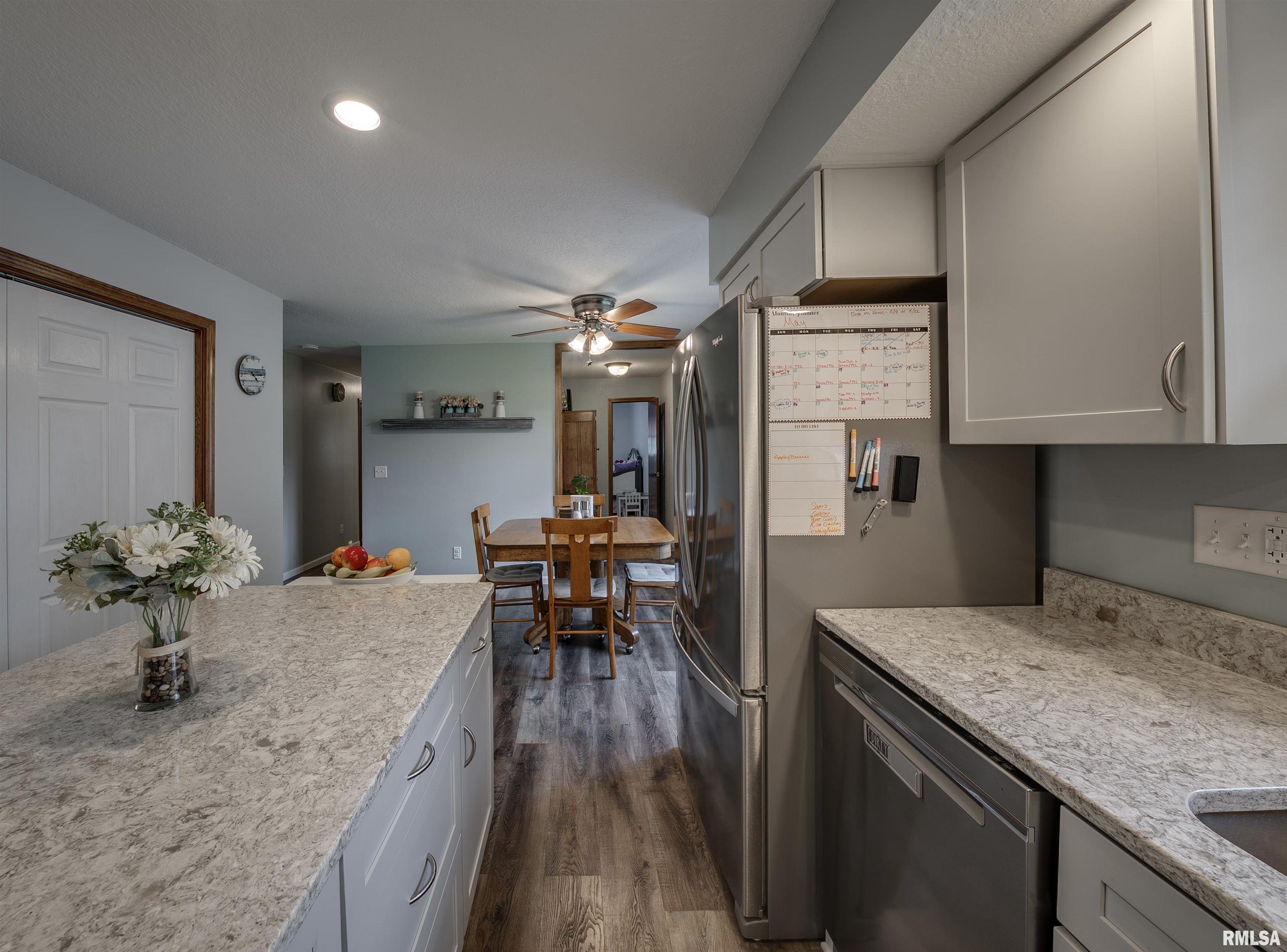615 E Oak Street, Taylorville, Illinois image 14