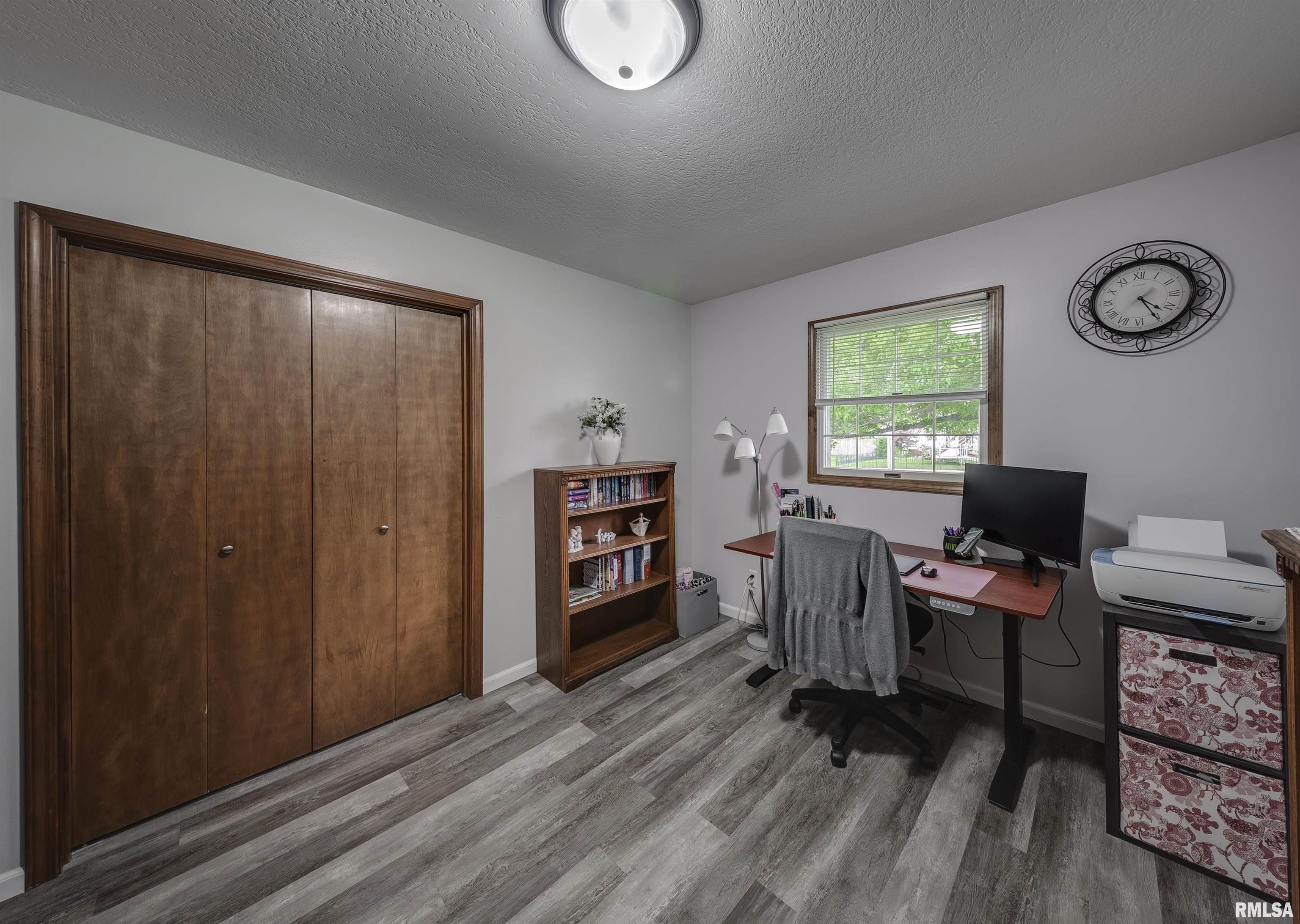 615 E Oak Street, Taylorville, Illinois image 25