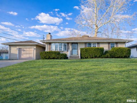 Homes For Sale - 2107 W Cimarron Drive<br/> Peoria, IL 61614