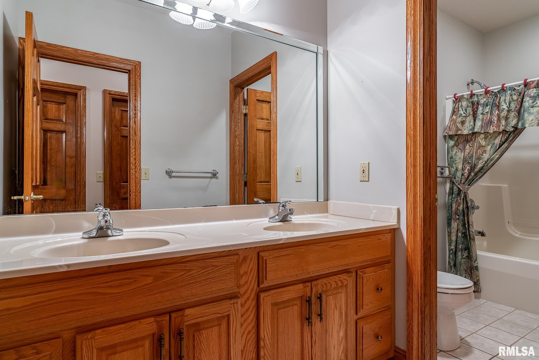 6761 Ridges Court, Bettendorf, Iowa image 33