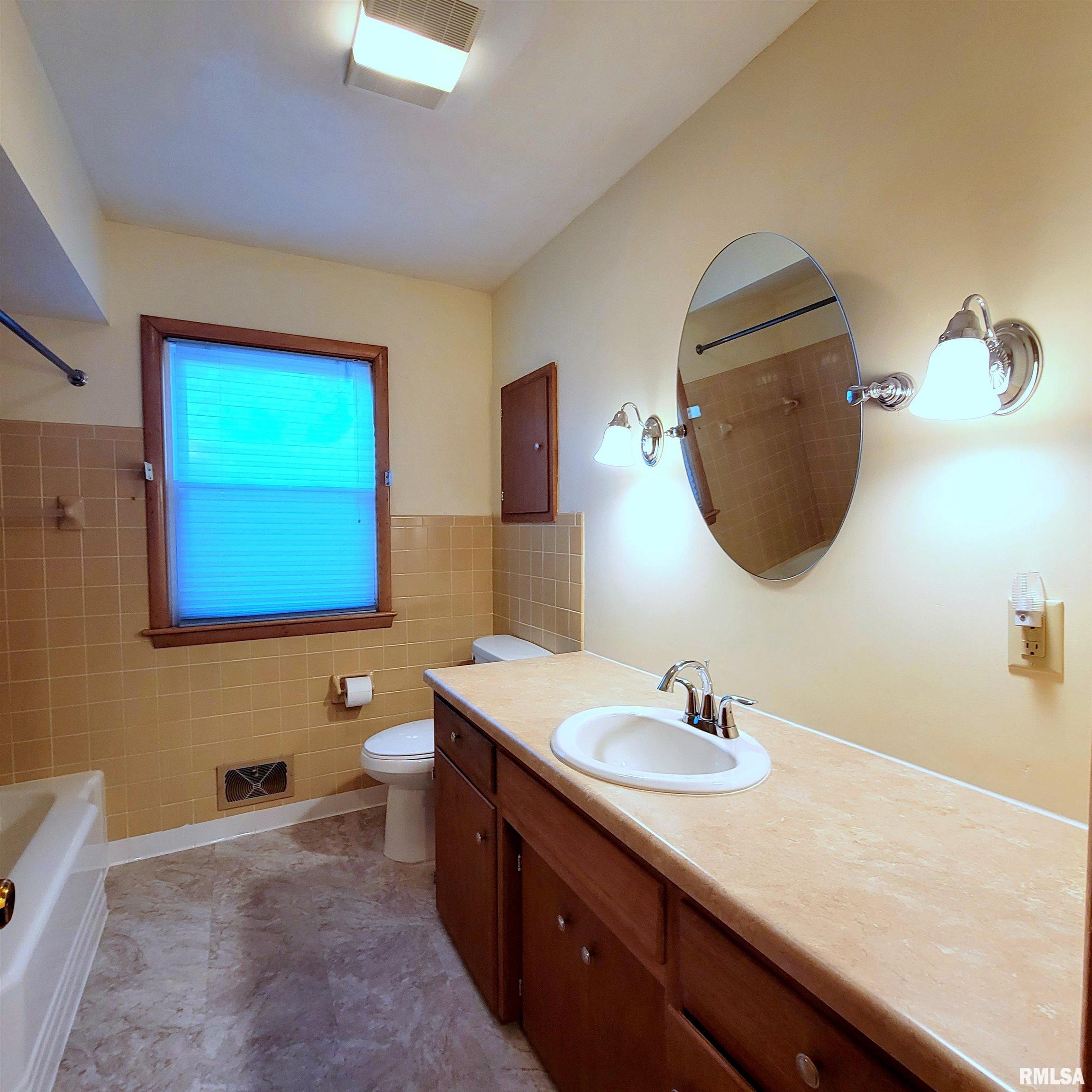 2727 32nd Avenue Court, Rock Island, Illinois image 21