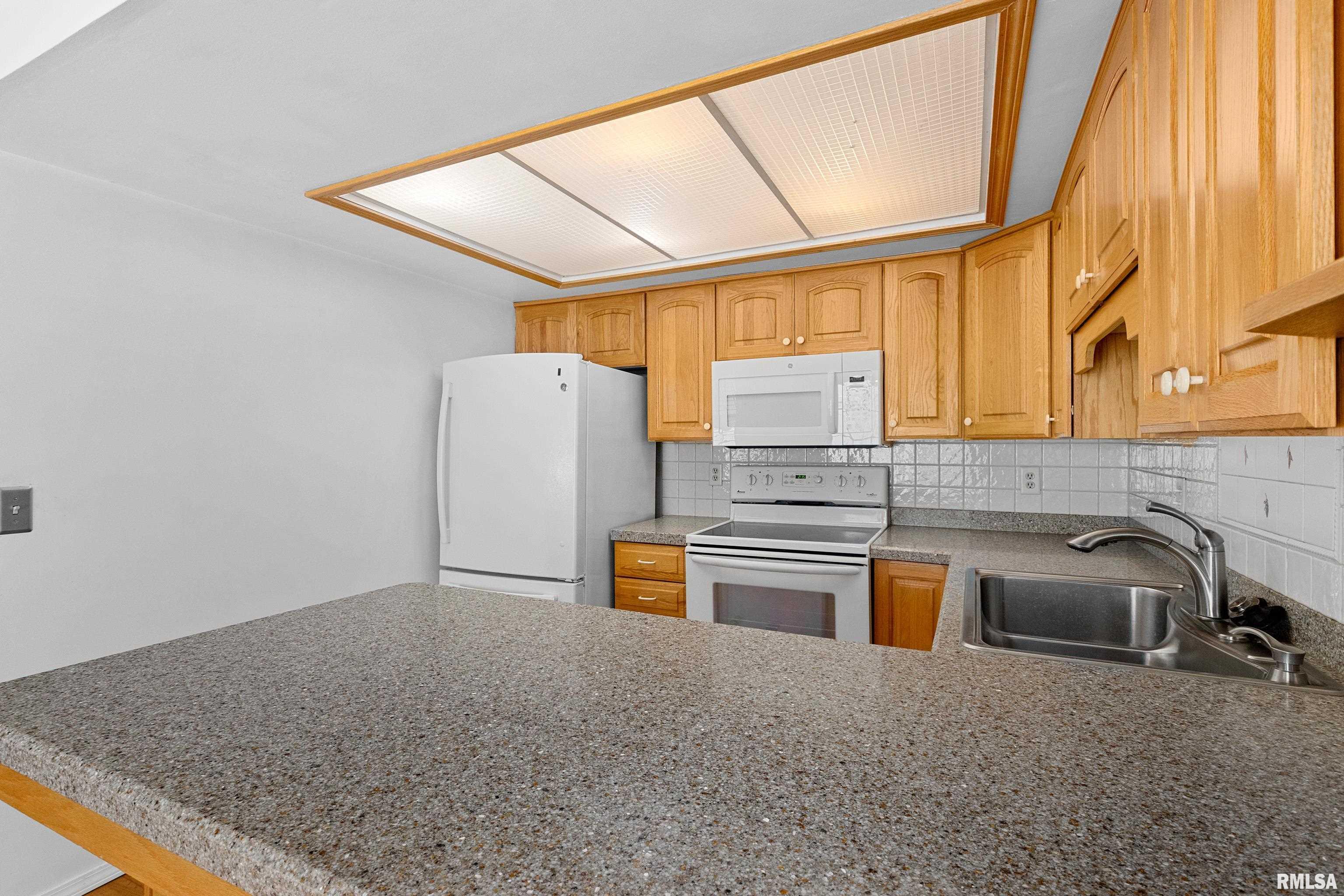 1461 Valle Vista Boulevard #30, Pekin, Illinois image 11