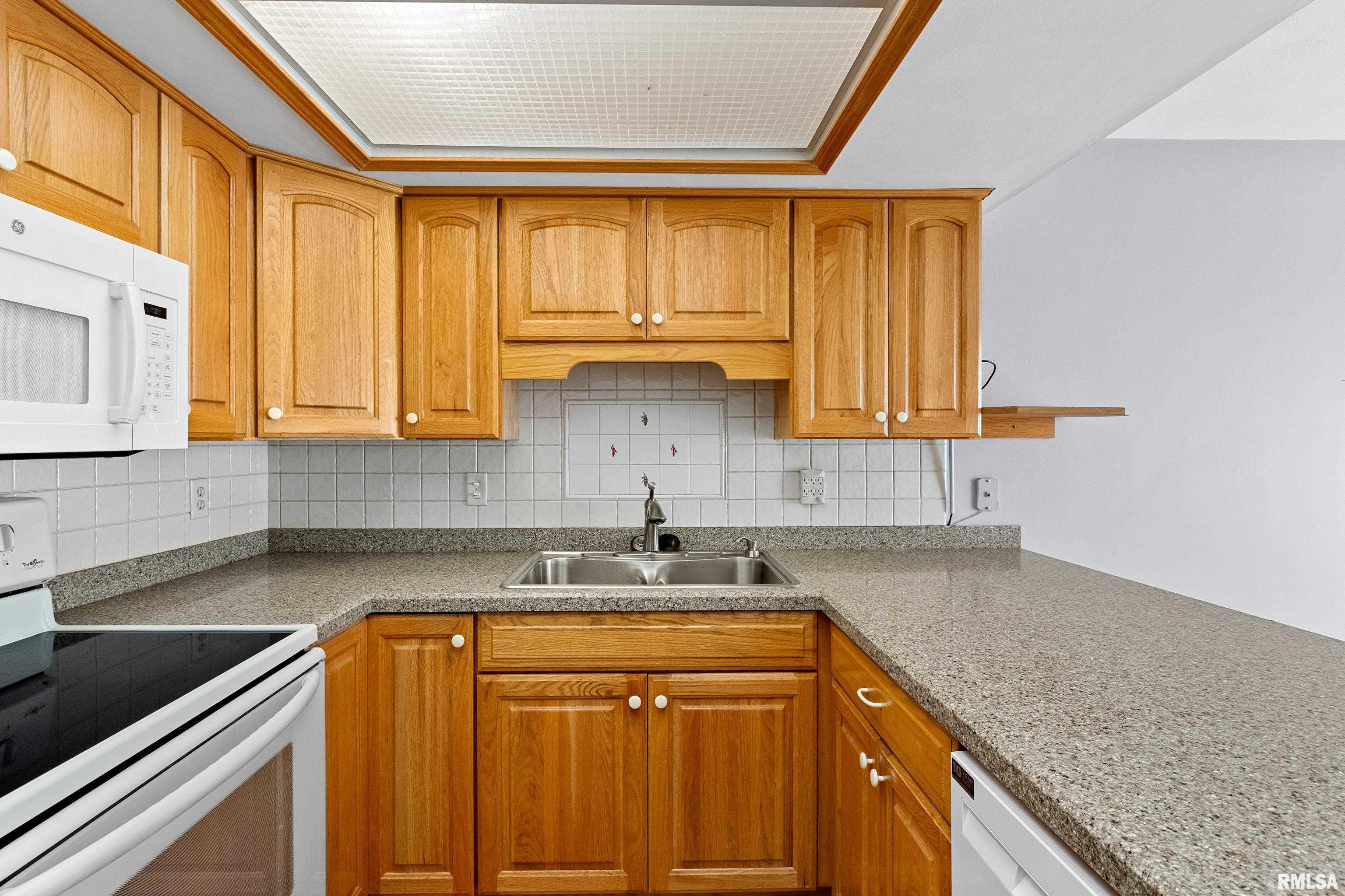 1461 Valle Vista Boulevard #30, Pekin, Illinois image 12