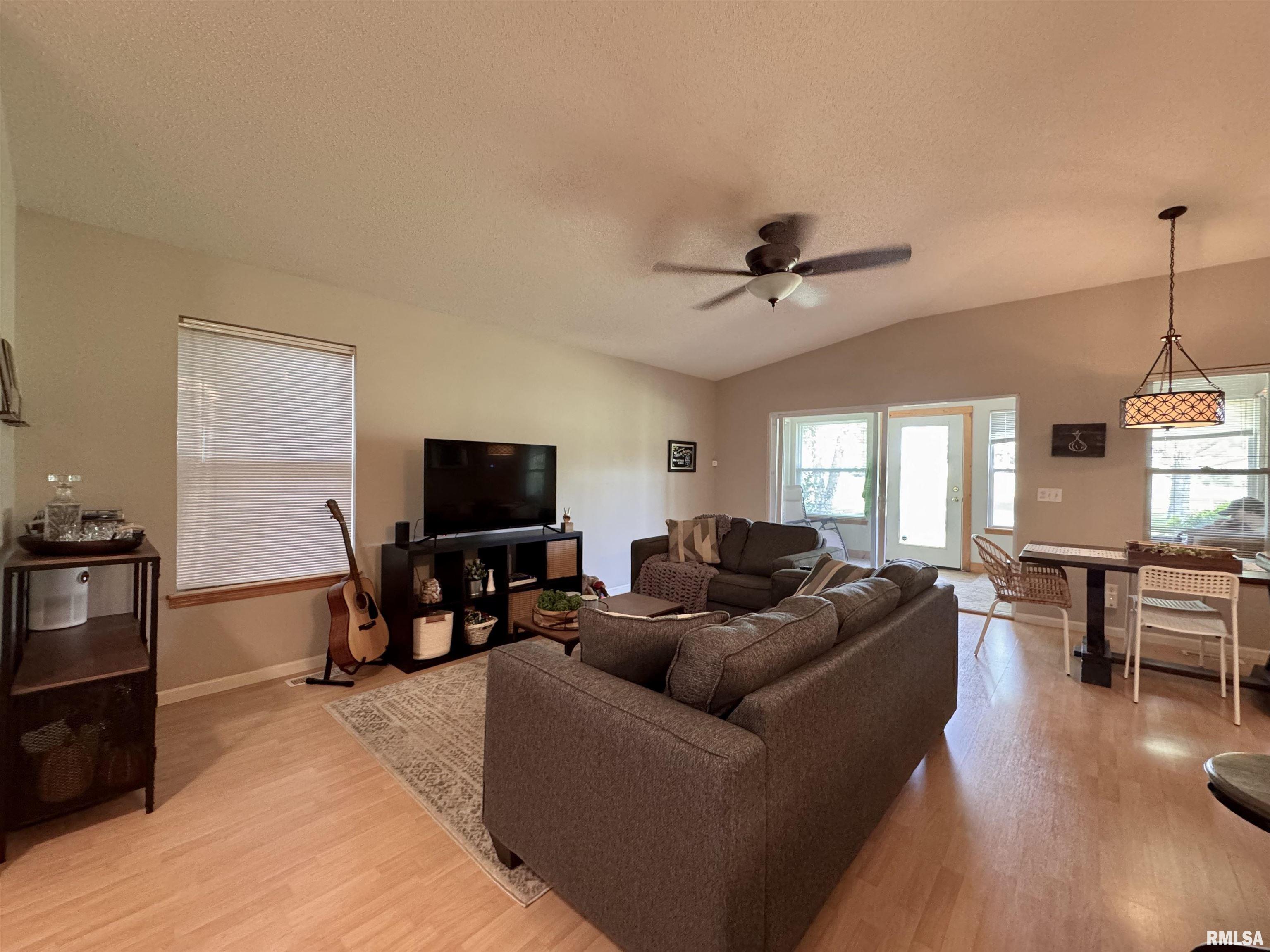 1041 Hawthorn Ridge, Macomb, Illinois image 4