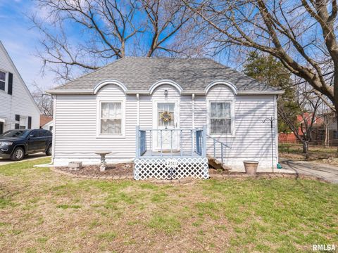 Homes For Sale - 2511 W Downs Circle<br/> Peoria County, West Peoria, IL 61604