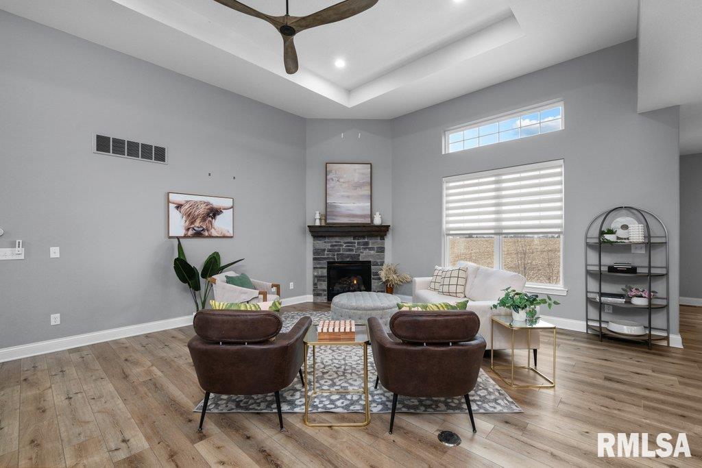 6986 Grove Crossing, Bettendorf, Iowa image 3