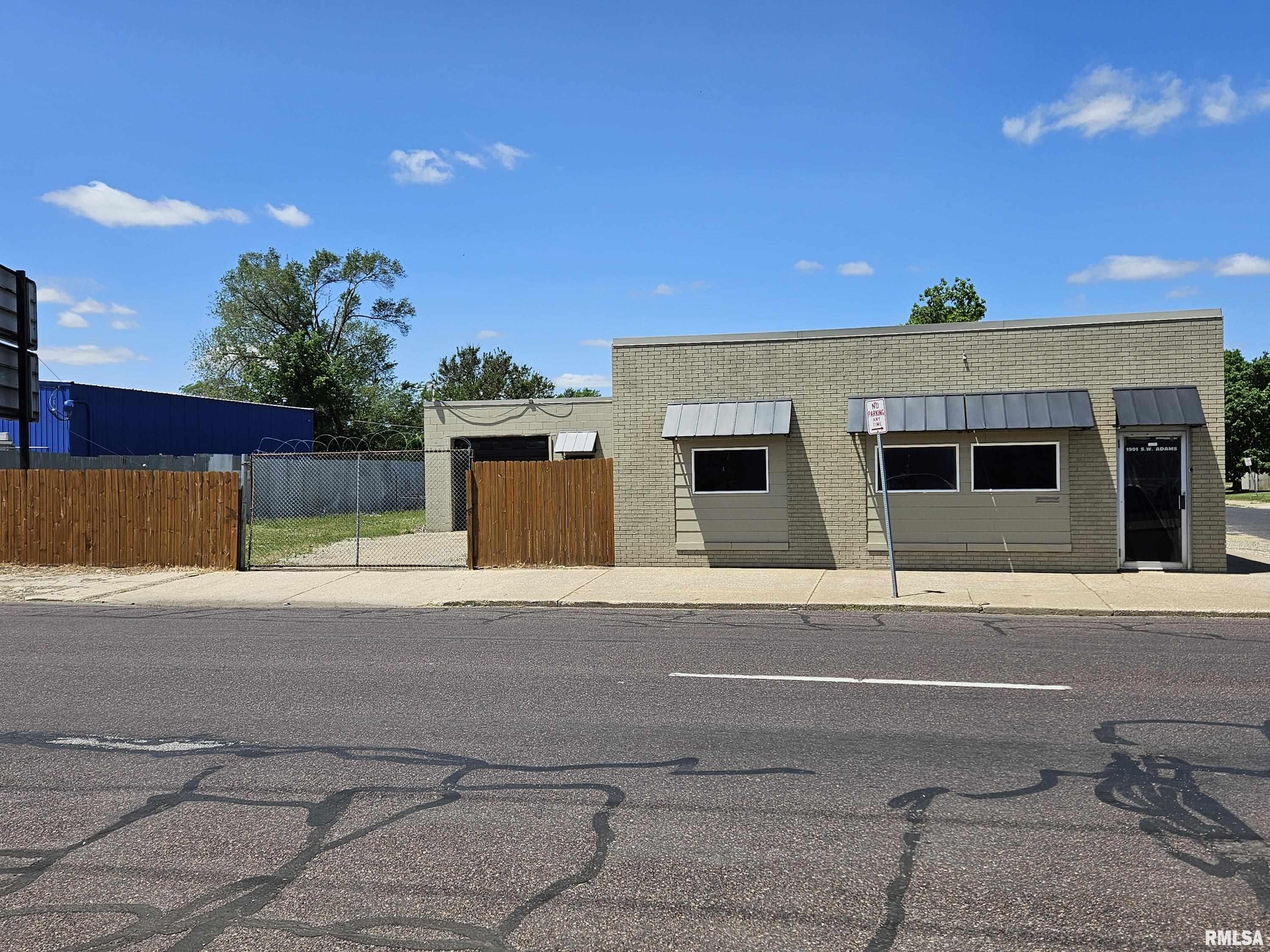 Photo 1 of 6 — 1901 SW ADAMS Street, Peoria, IL 61602