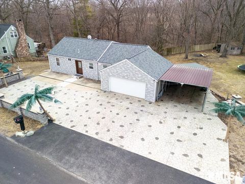 Homes For Sale - 2708 Bloomington Road<br/> Tazewell County, East Peoria, IL 61611