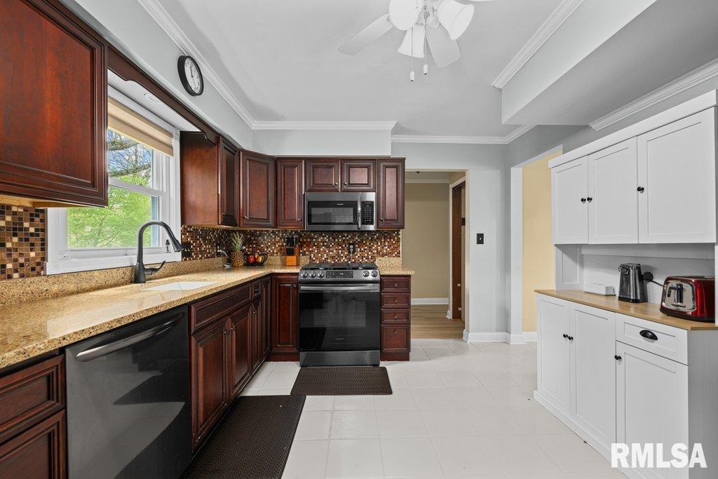 2380 5th Street, East Moline, Illinois image 3
