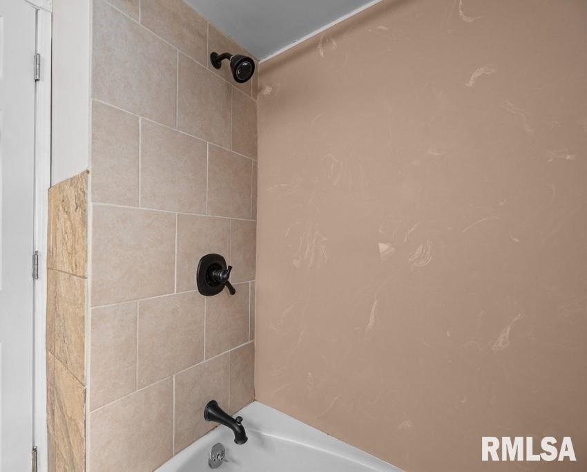 2380 5th Street, East Moline, Illinois image 24