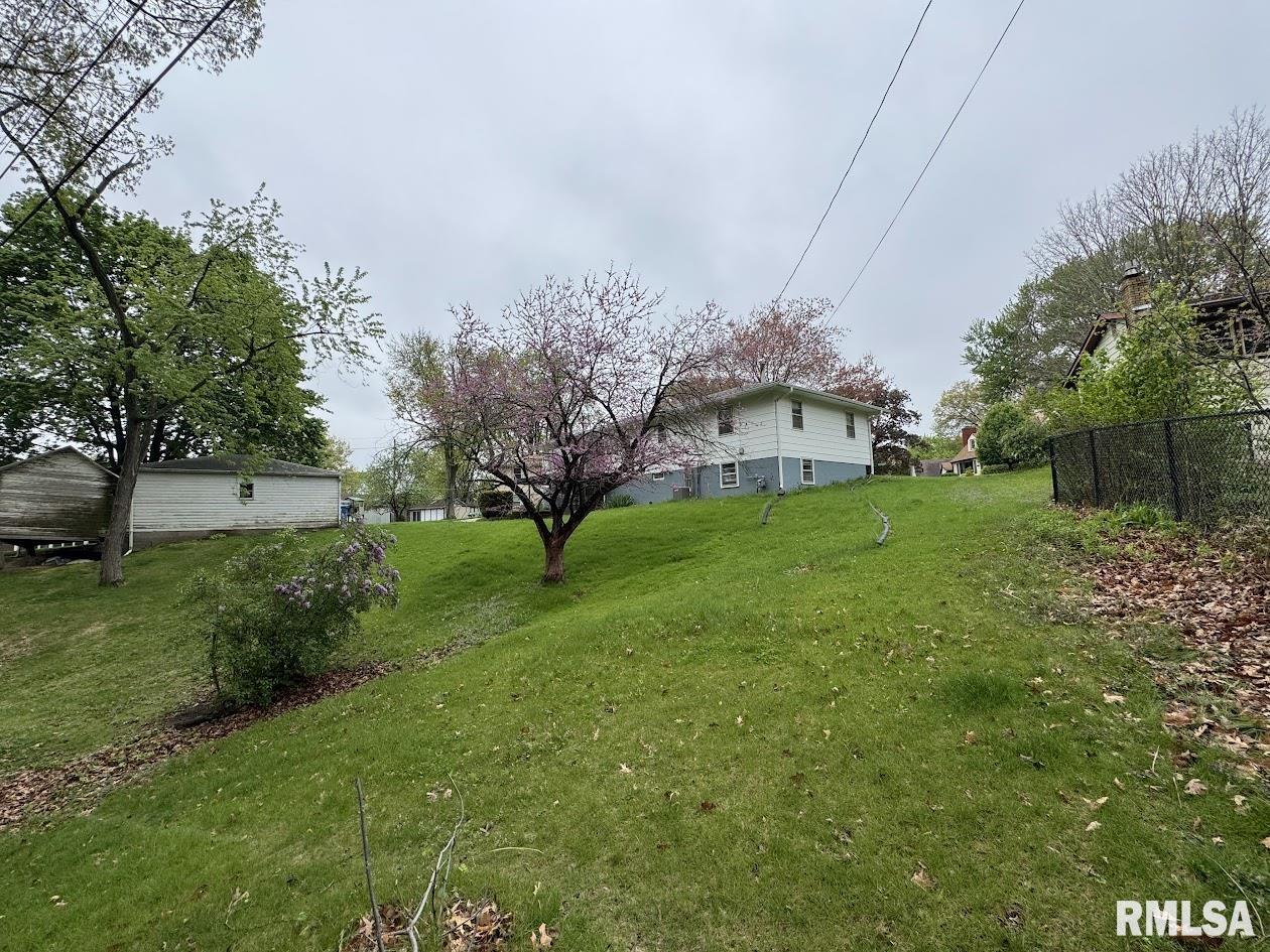 4528 5th Street B, East Moline, Illinois image 23