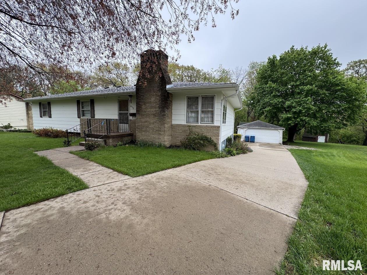 4528 5th Street B, East Moline, Illinois image 2