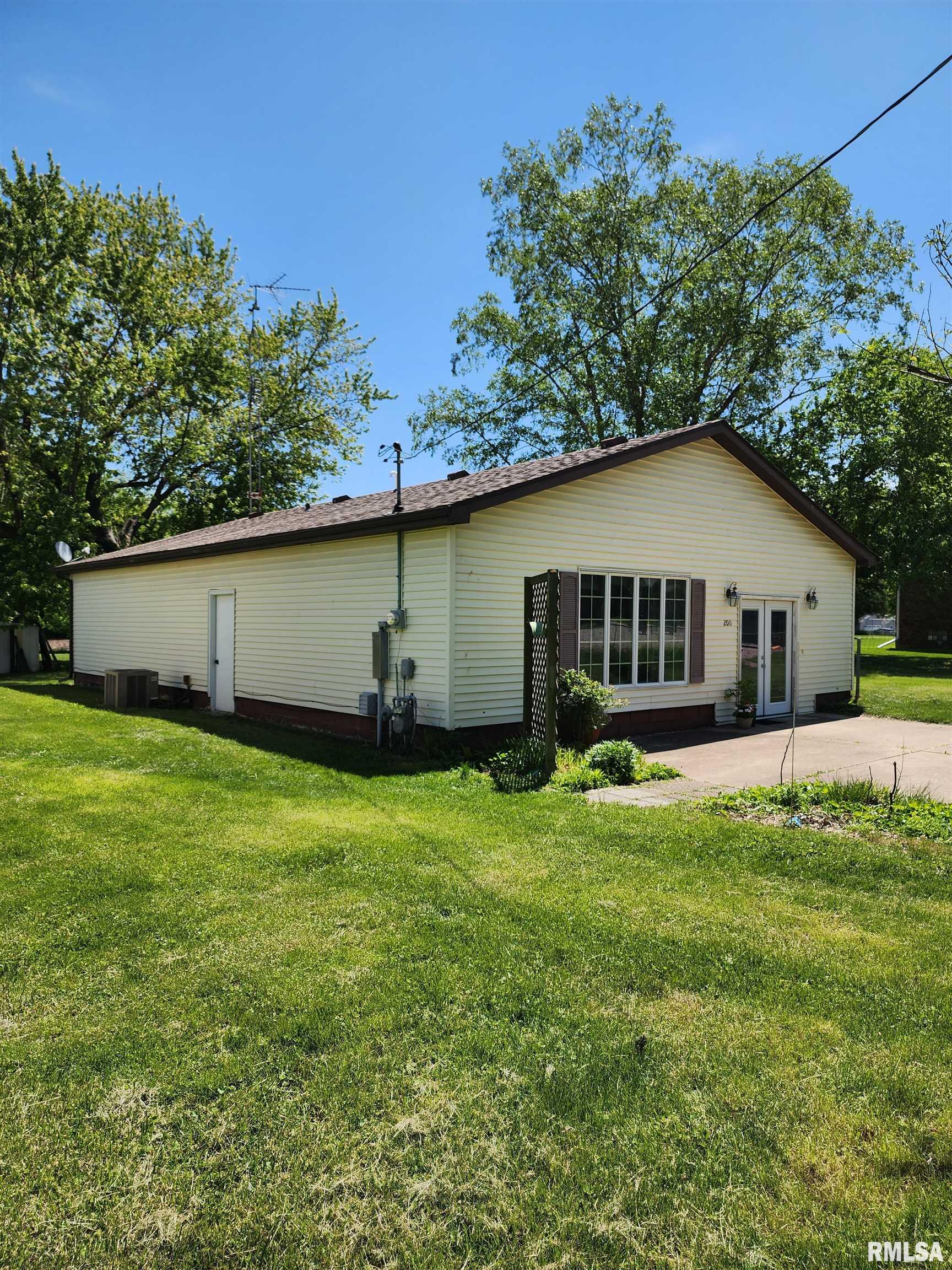 200 N 1st Street, Mechanicsburg, Illinois image 6