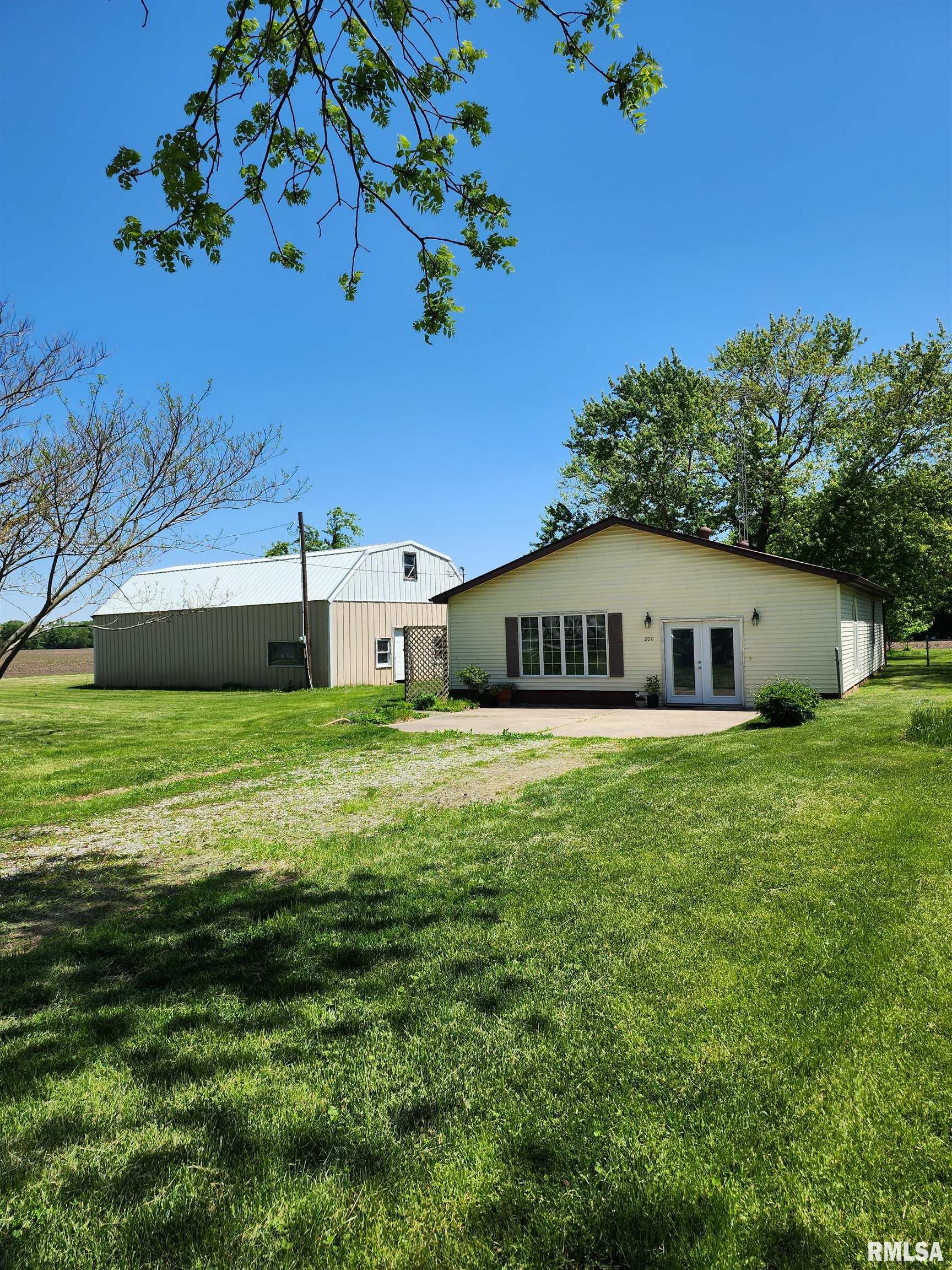 200 N 1st Street, Mechanicsburg, Illinois image 4