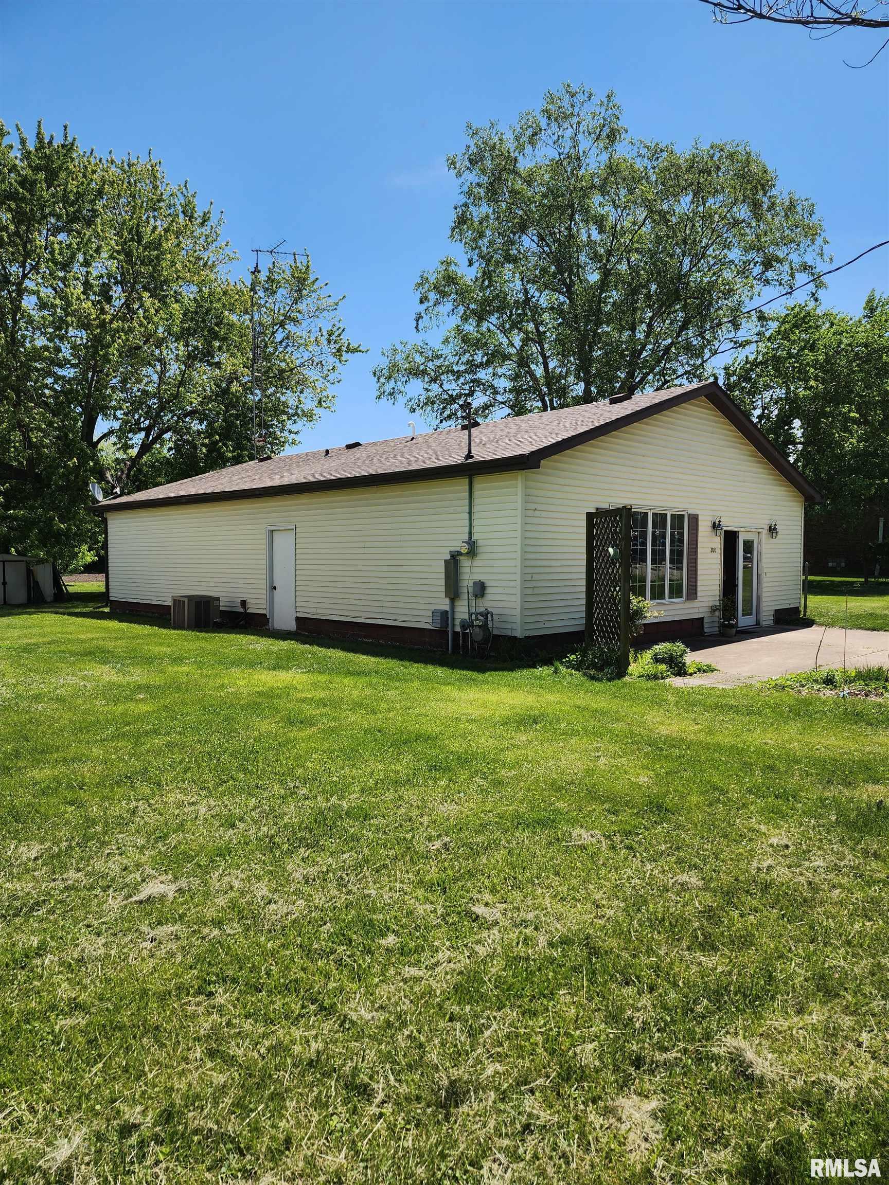200 N 1st Street, Mechanicsburg, Illinois image 7