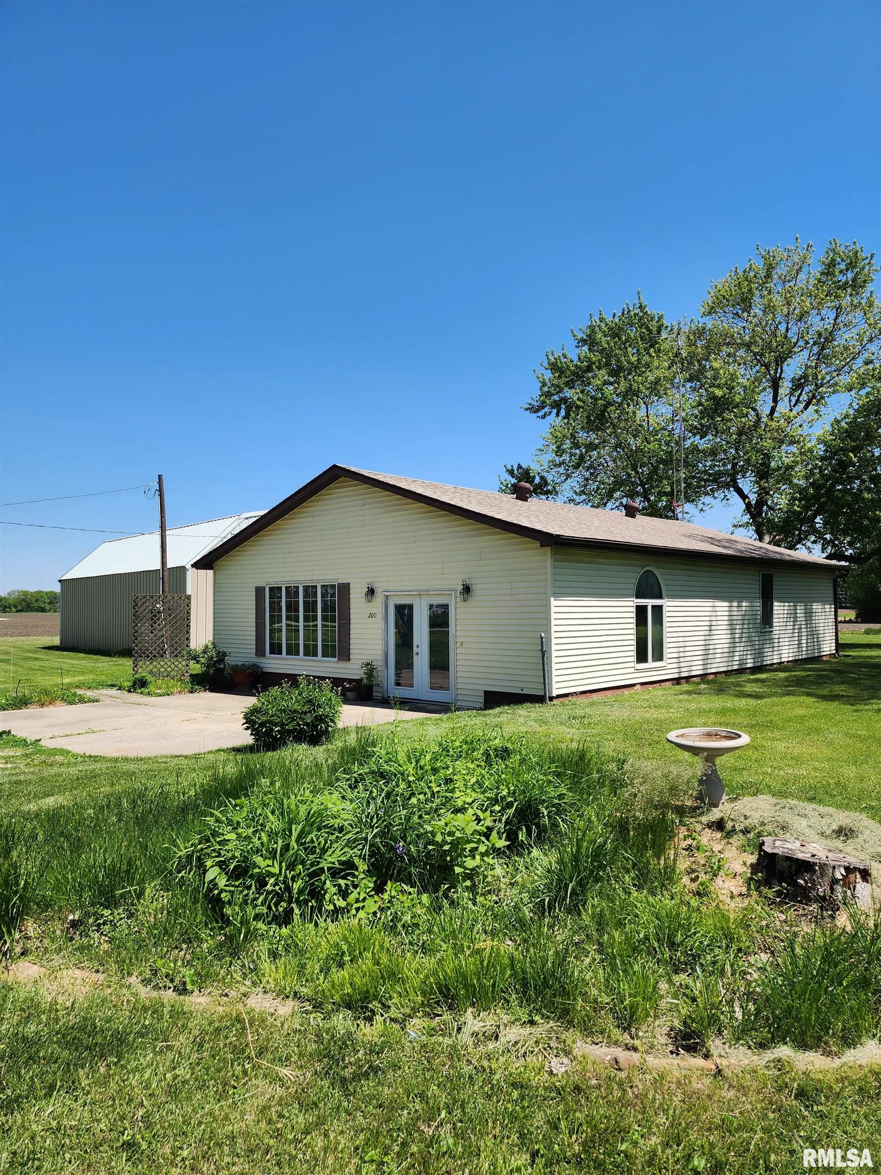 200 N 1st Street, Mechanicsburg, Illinois image 3