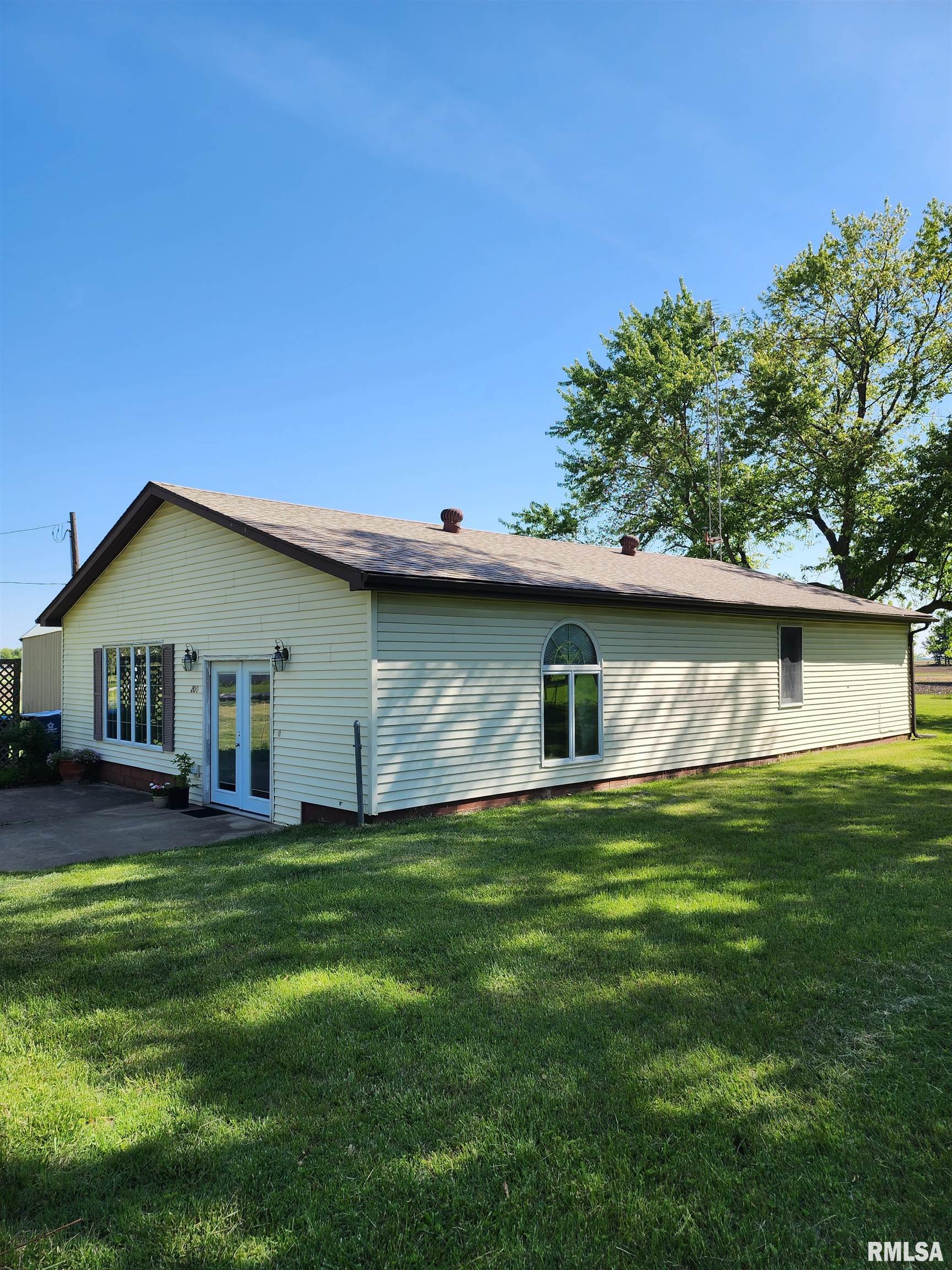 200 N 1st Street, Mechanicsburg, Illinois image 1