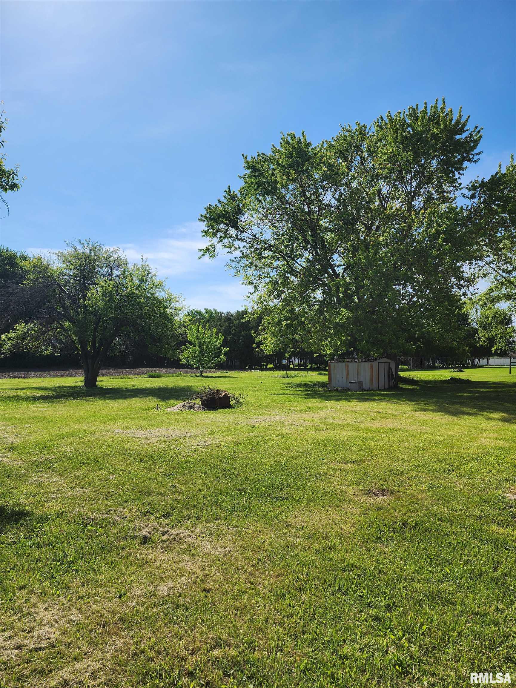 200 N 1st Street, Mechanicsburg, Illinois image 11