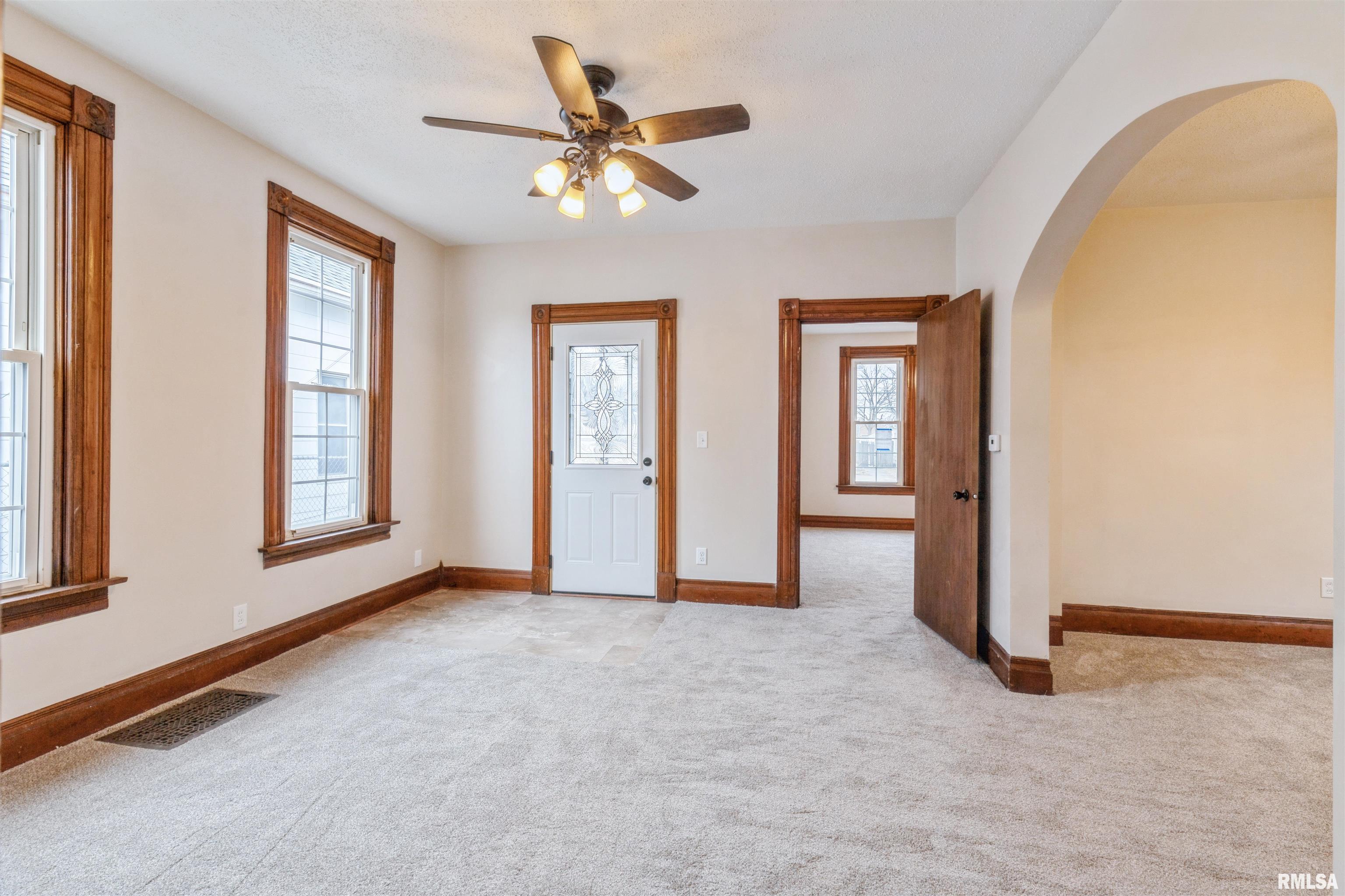 1523 W 13th Street, Davenport, Iowa image 5