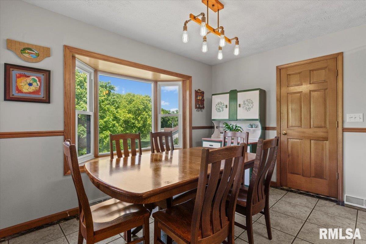 15 Belridge Drive, Williamsville, Illinois image 10