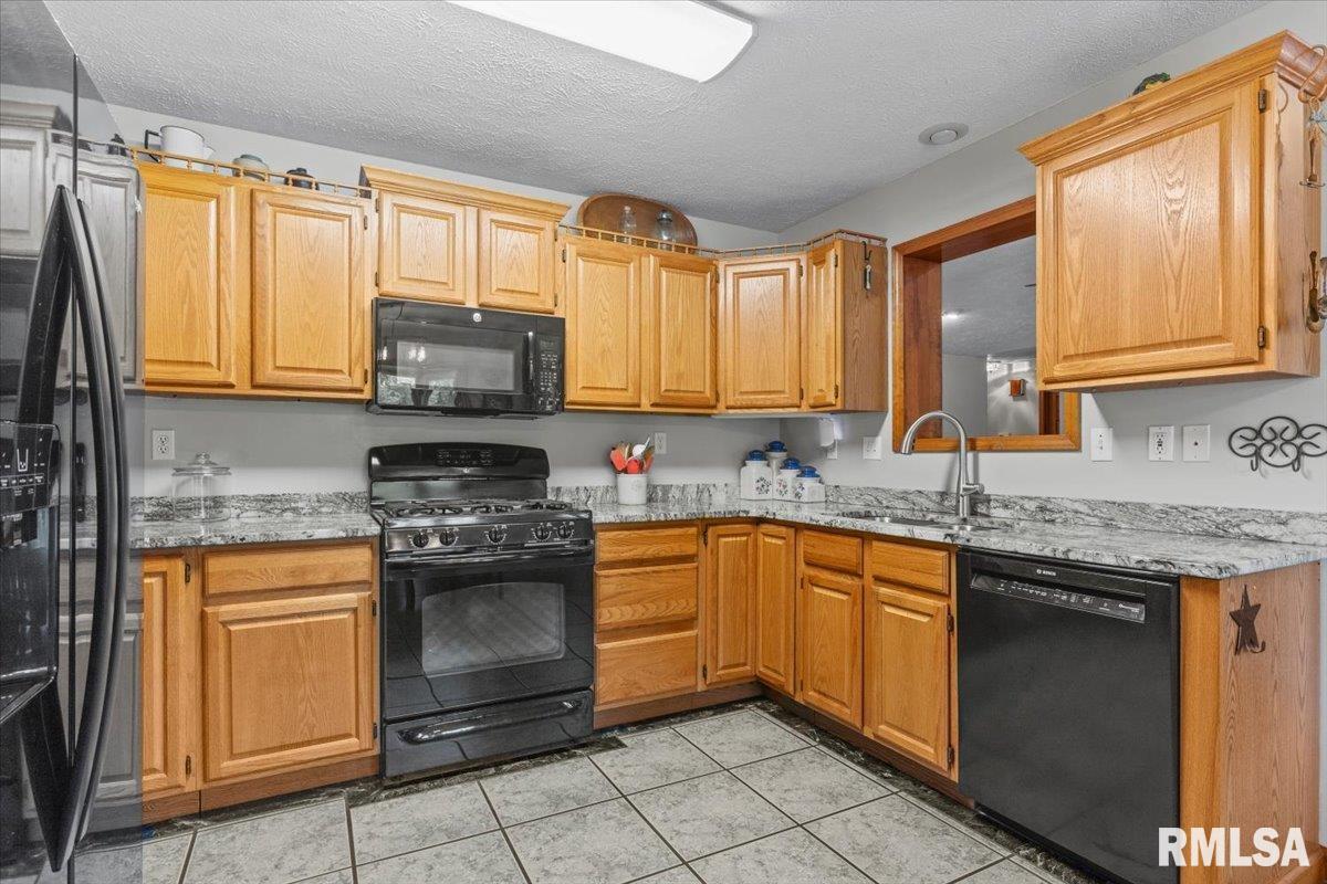 15 Belridge Drive, Williamsville, Illinois image 8