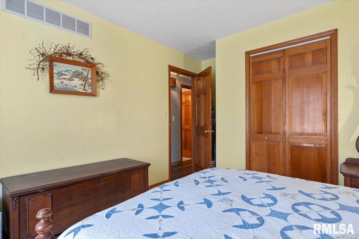 15 Belridge Drive, Williamsville, Illinois image 21