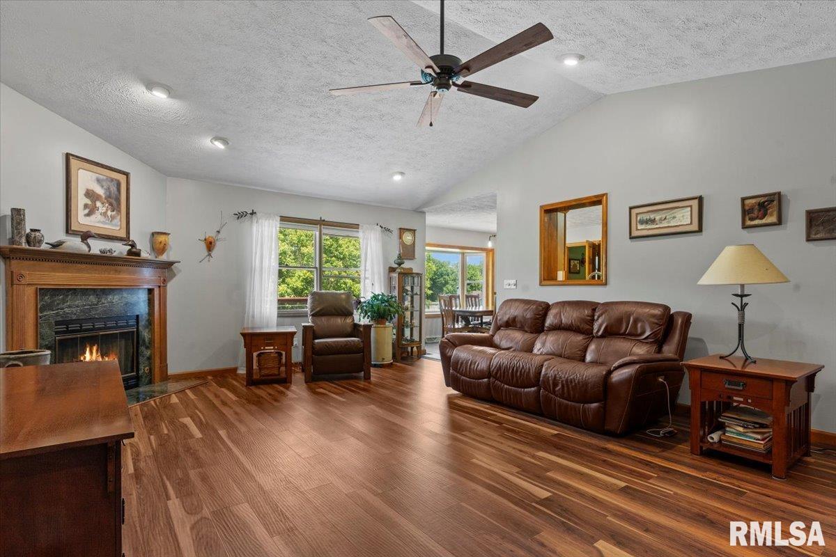 15 Belridge Drive, Williamsville, Illinois image 4