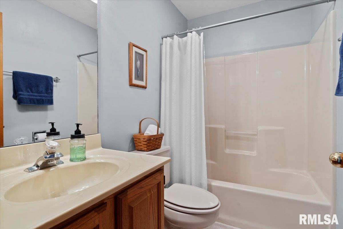 15 Belridge Drive, Williamsville, Illinois image 19