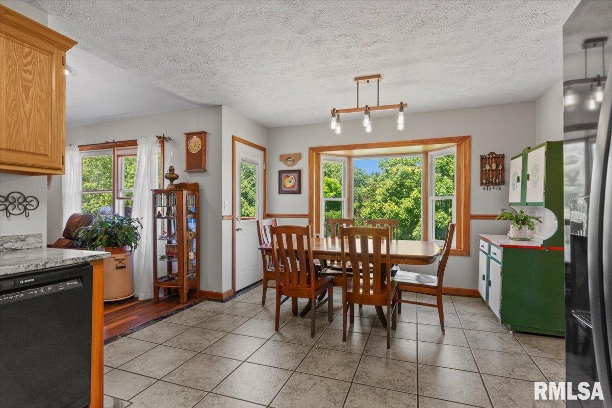 15 Belridge Drive, Williamsville, Illinois image 9