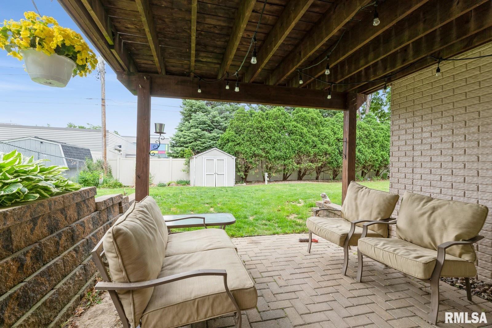 2927 S Hampton Drive, Bettendorf, Iowa image 25