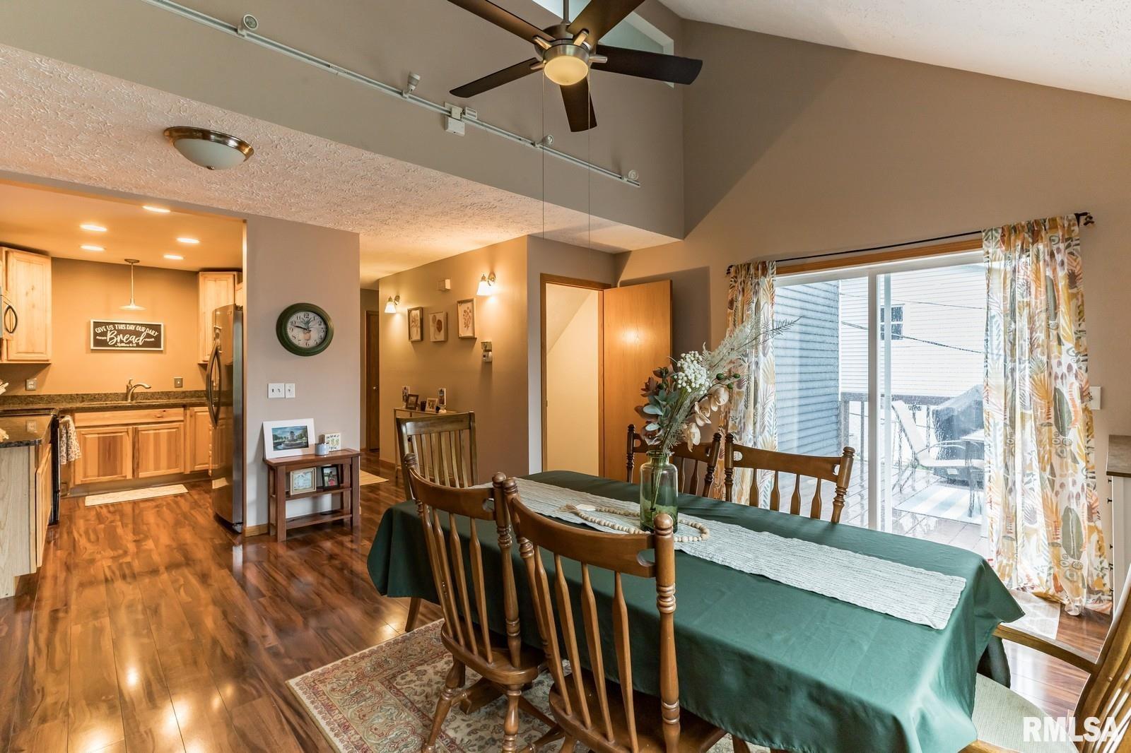2927 S Hampton Drive, Bettendorf, Iowa image 6