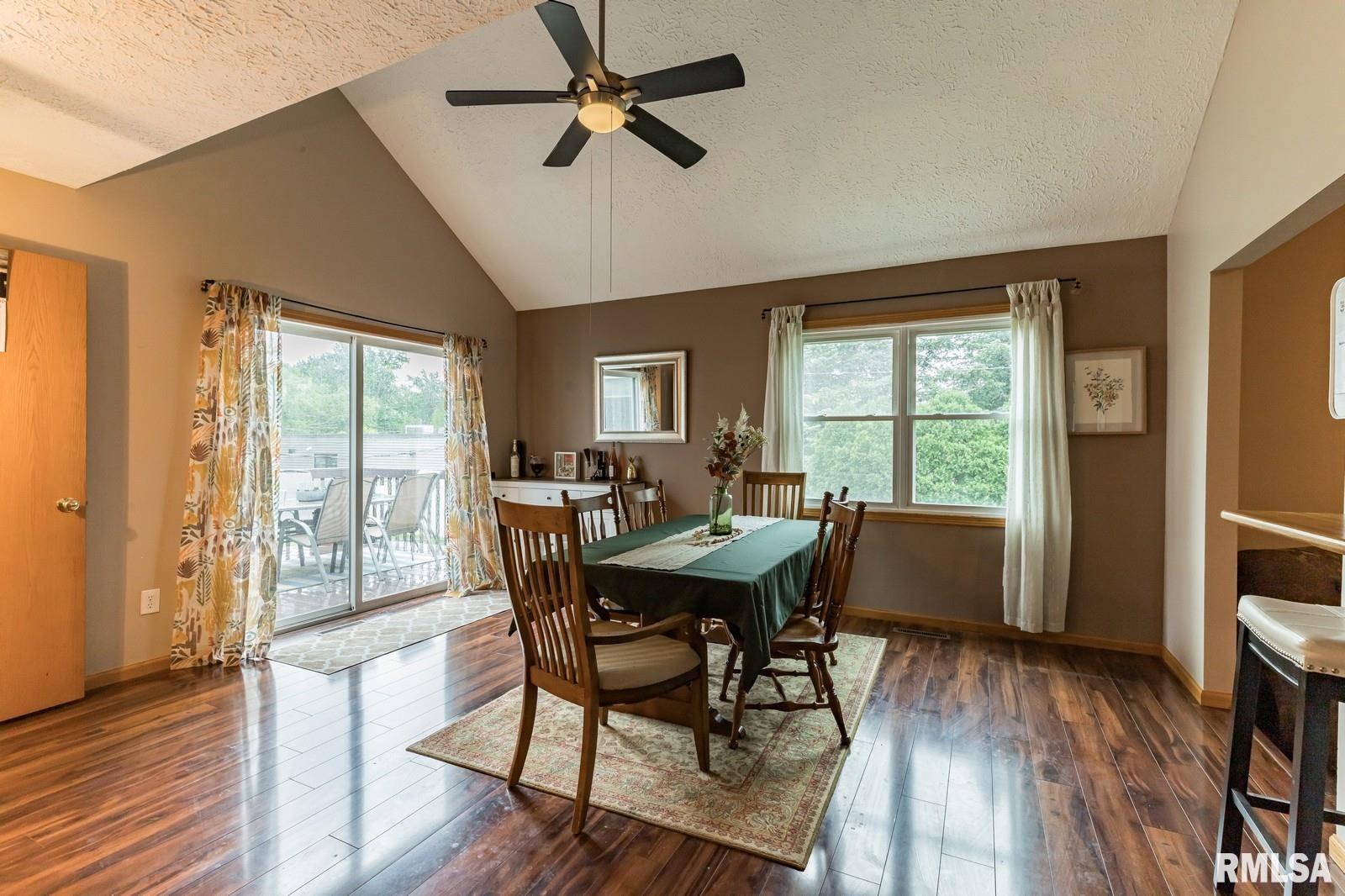 2927 S Hampton Drive, Bettendorf, Iowa image 5