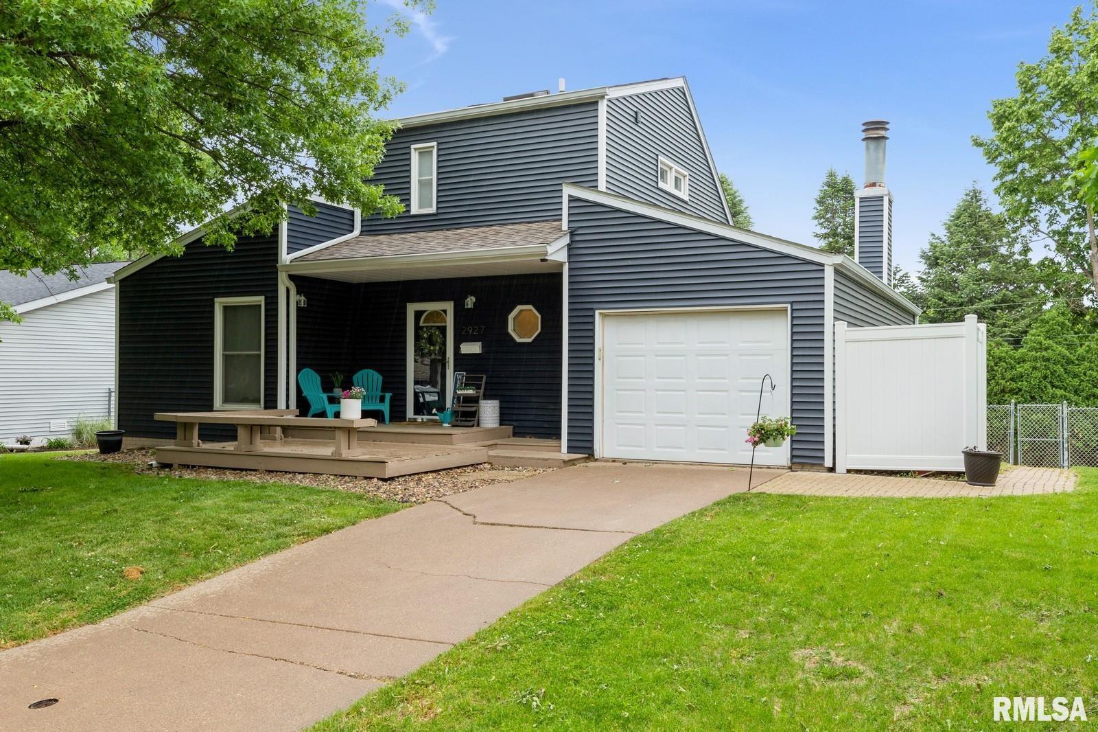 2927 S Hampton Drive, Bettendorf, Iowa image 1
