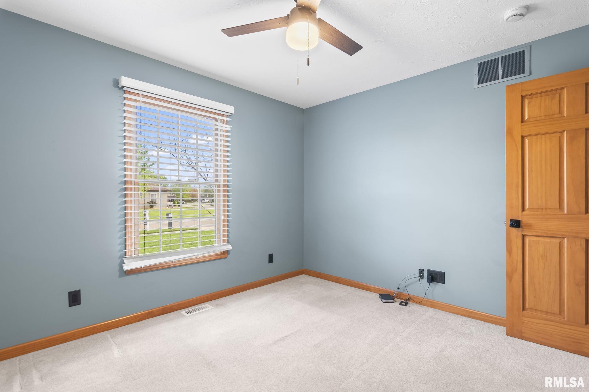 421 Turtle Dove Drive, Sherman, Illinois image 27