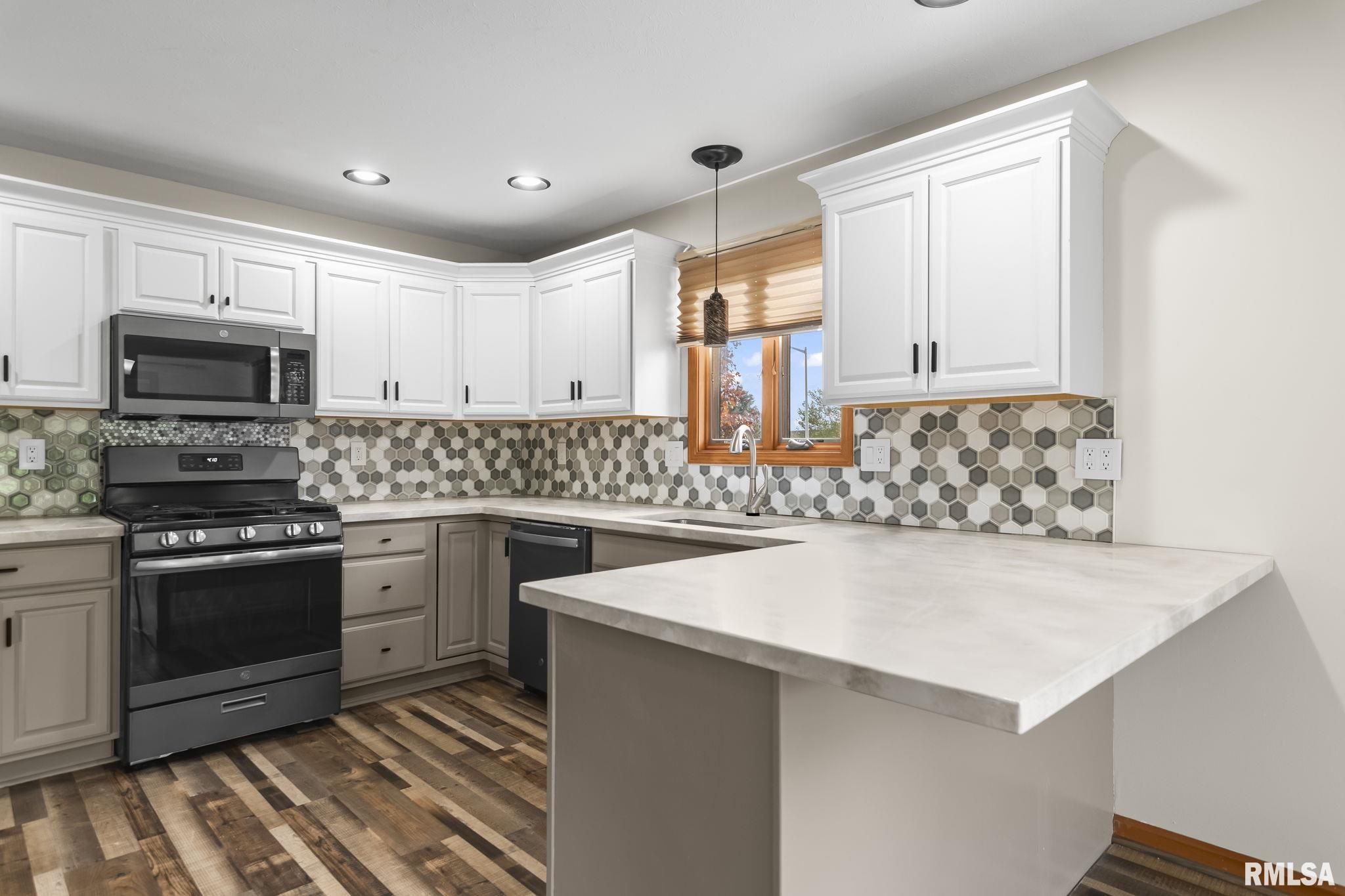 421 Turtle Dove Drive, Sherman, Illinois image 16
