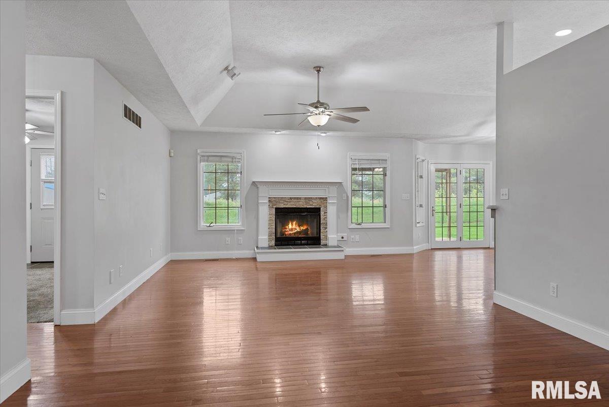 19439 Pinecrest Road, Petersburg, Illinois image 6