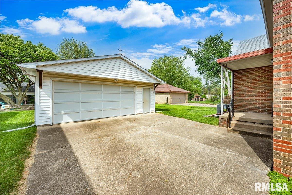 2309 W Manor Parkway, West Peoria, Illinois image 24