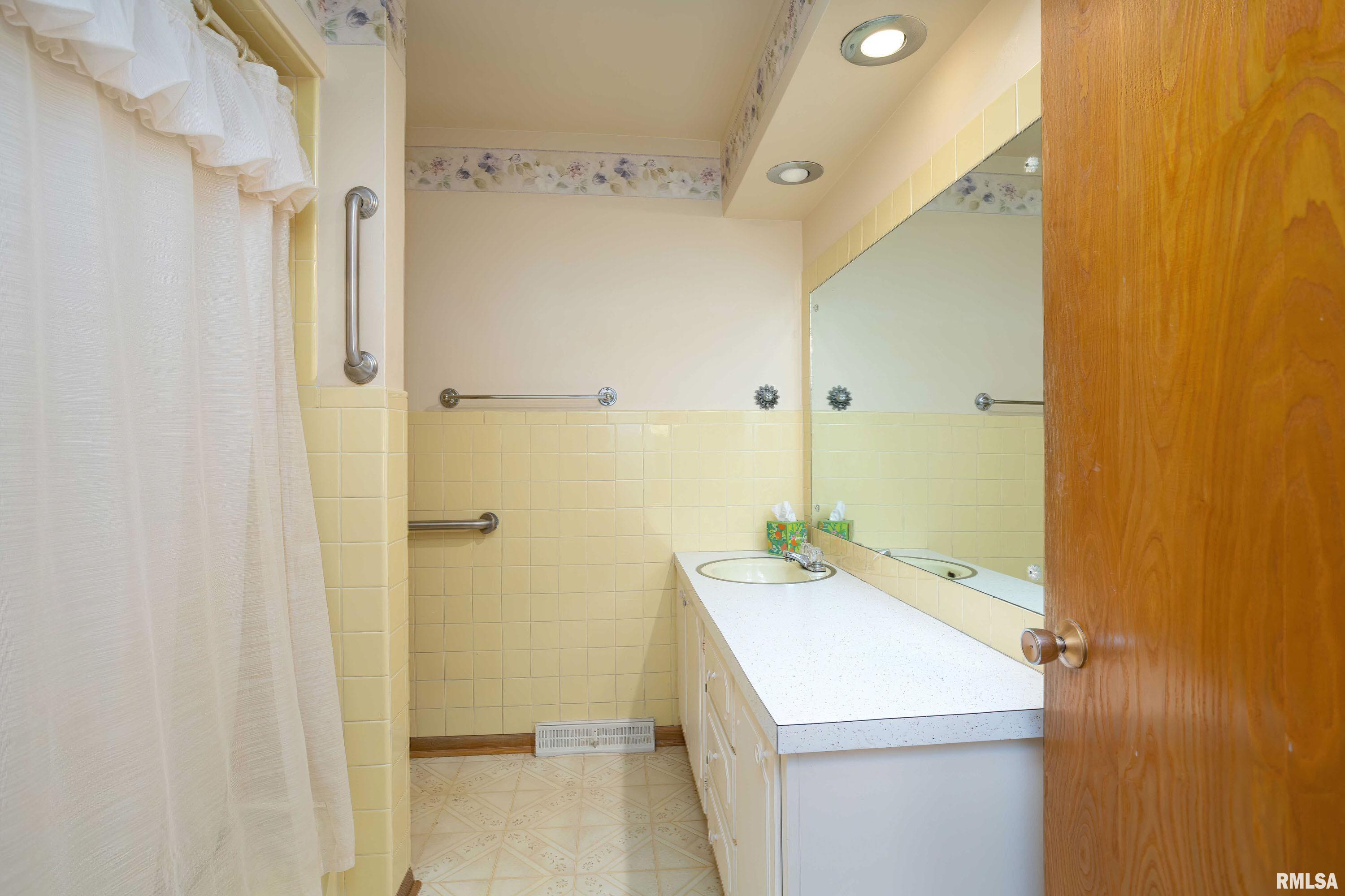2853 Cedar Street, Davenport, Iowa image 18
