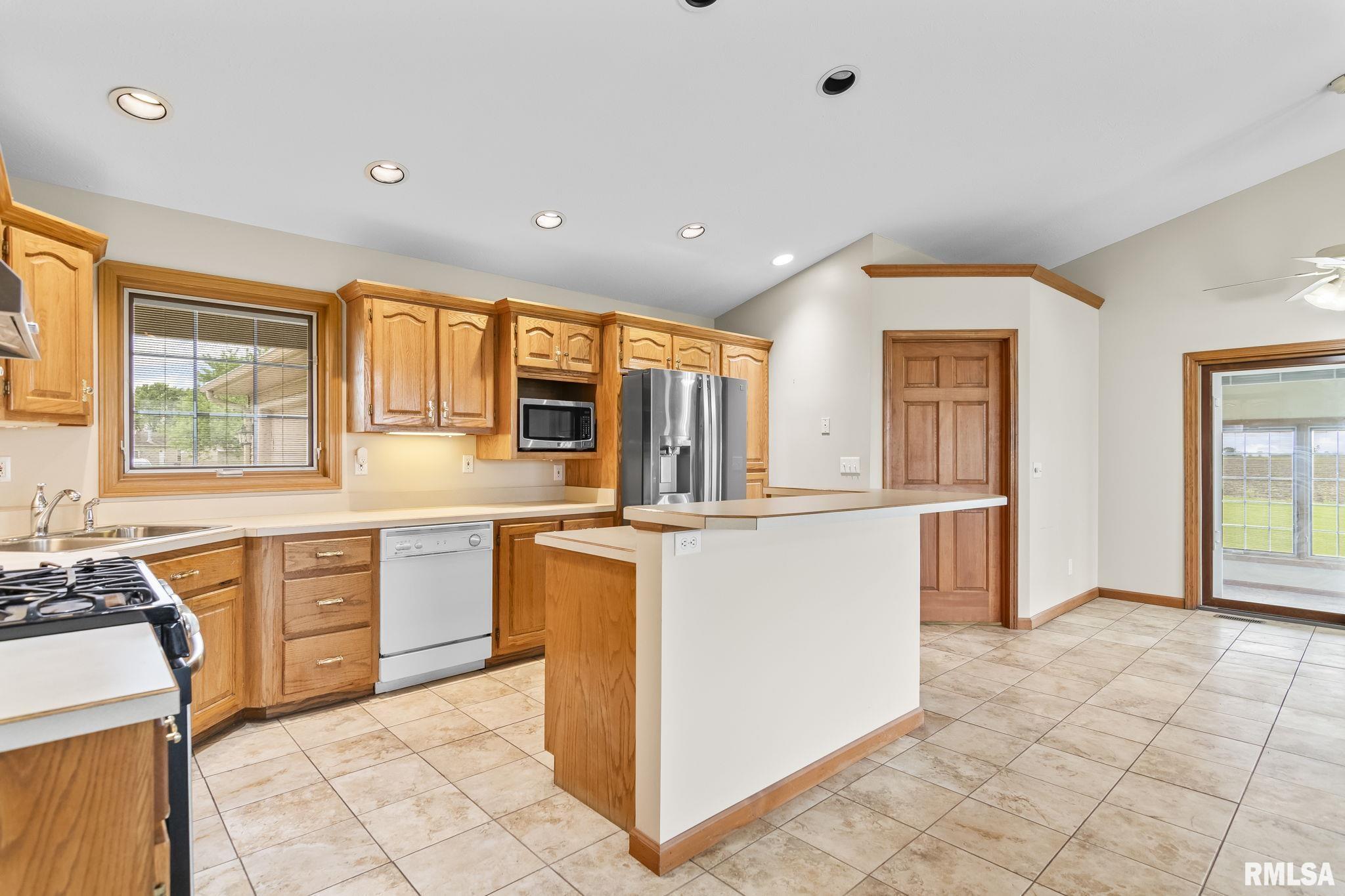 620 Ledlie Street, Dawson, Illinois image 16