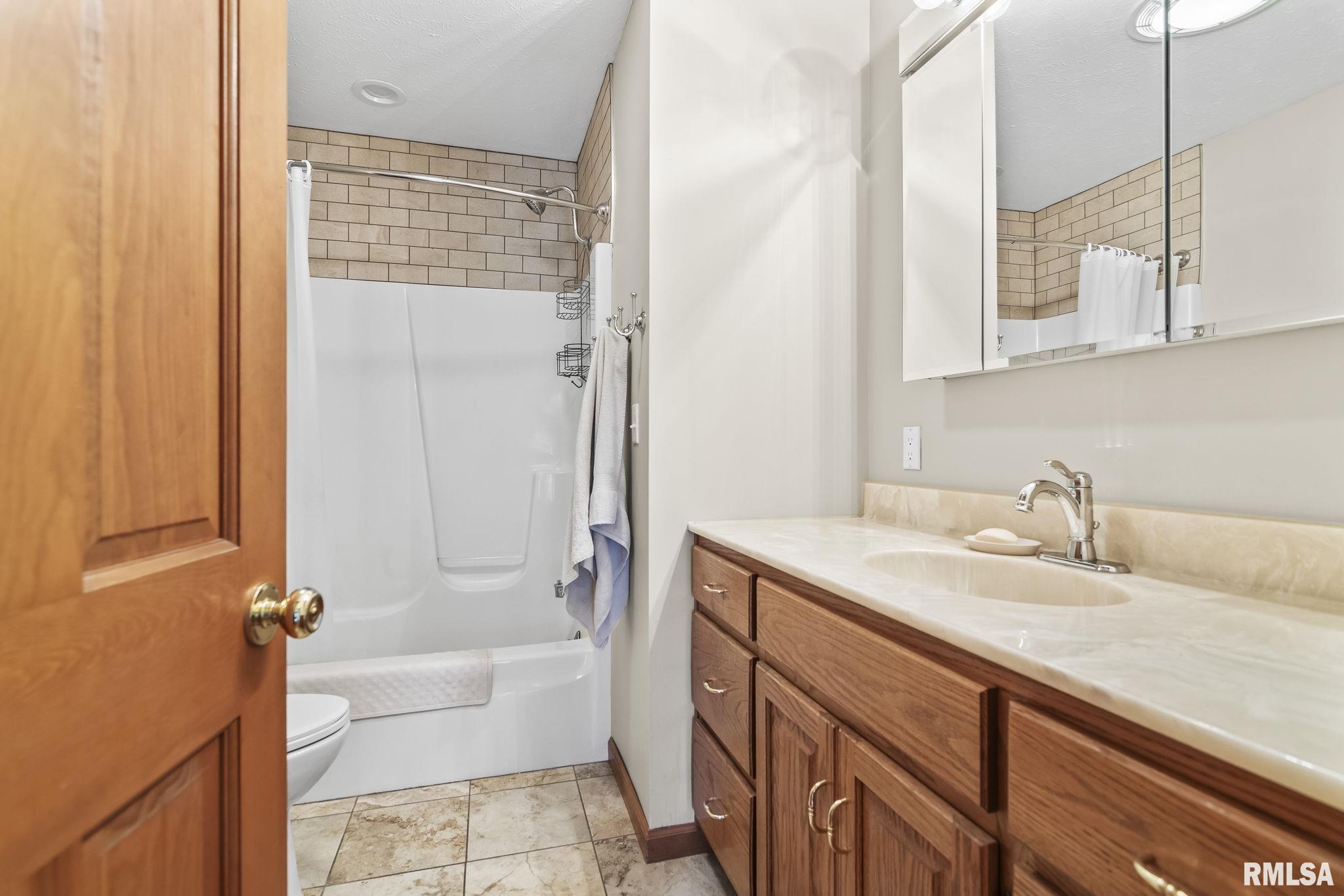 620 Ledlie Street, Dawson, Illinois image 30