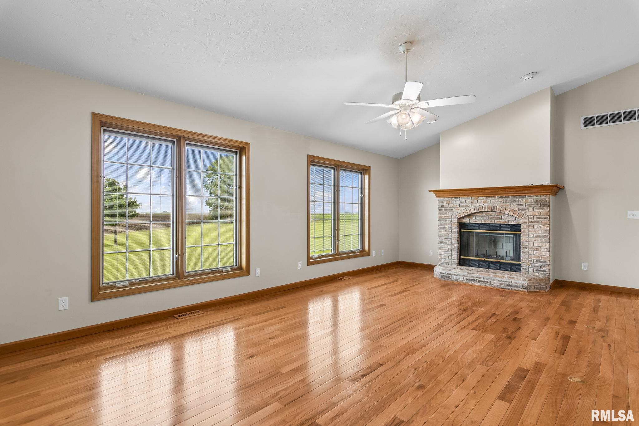 620 Ledlie Street, Dawson, Illinois image 9