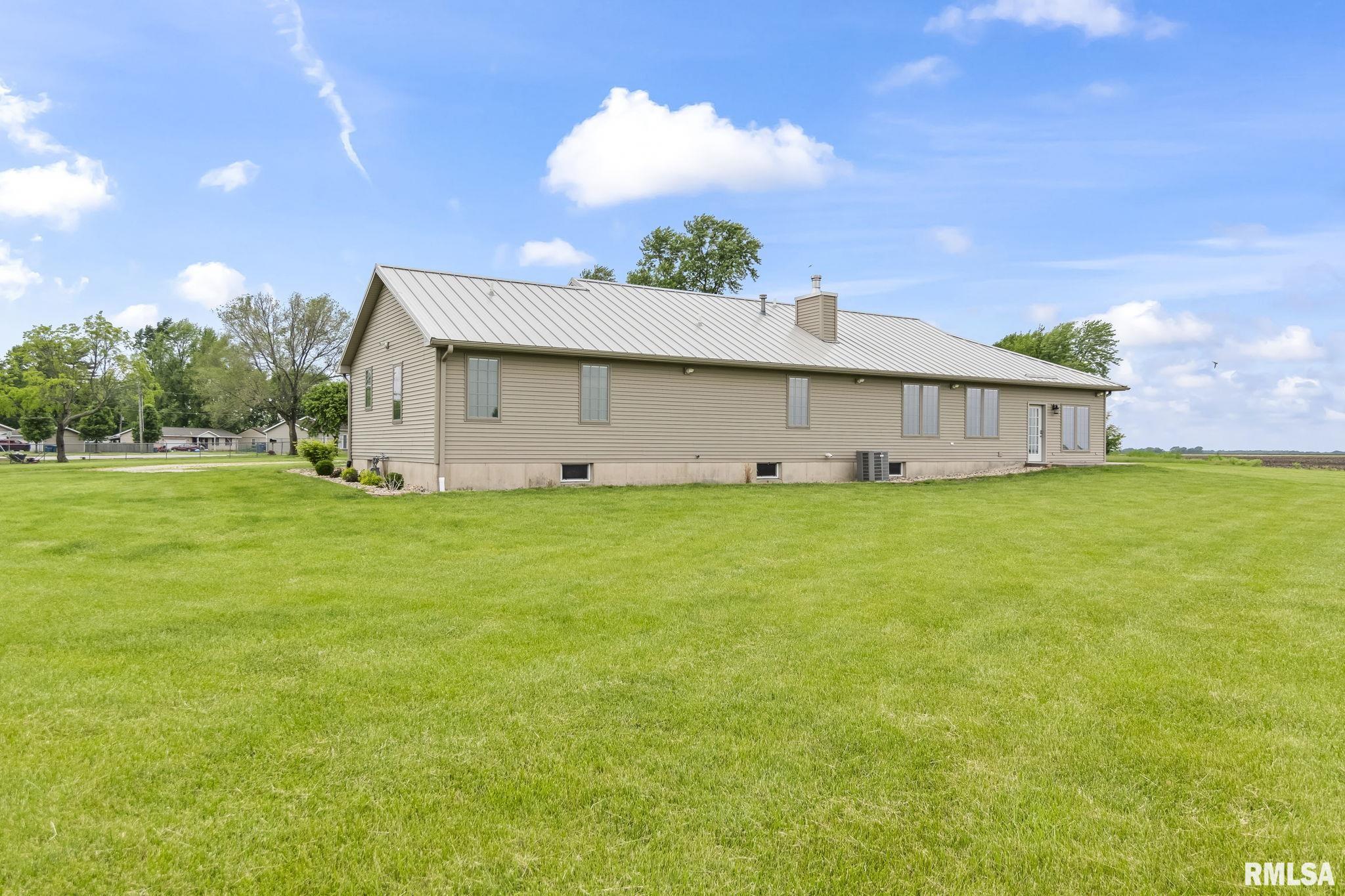 620 Ledlie Street, Dawson, Illinois image 38