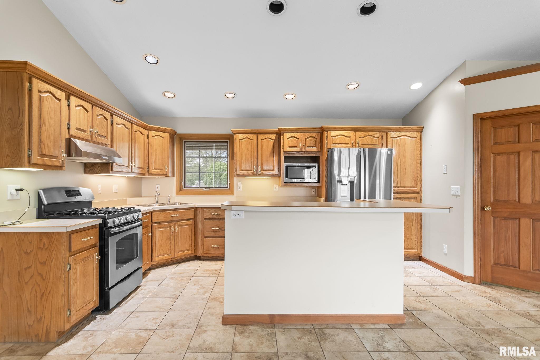 620 Ledlie Street, Dawson, Illinois image 13