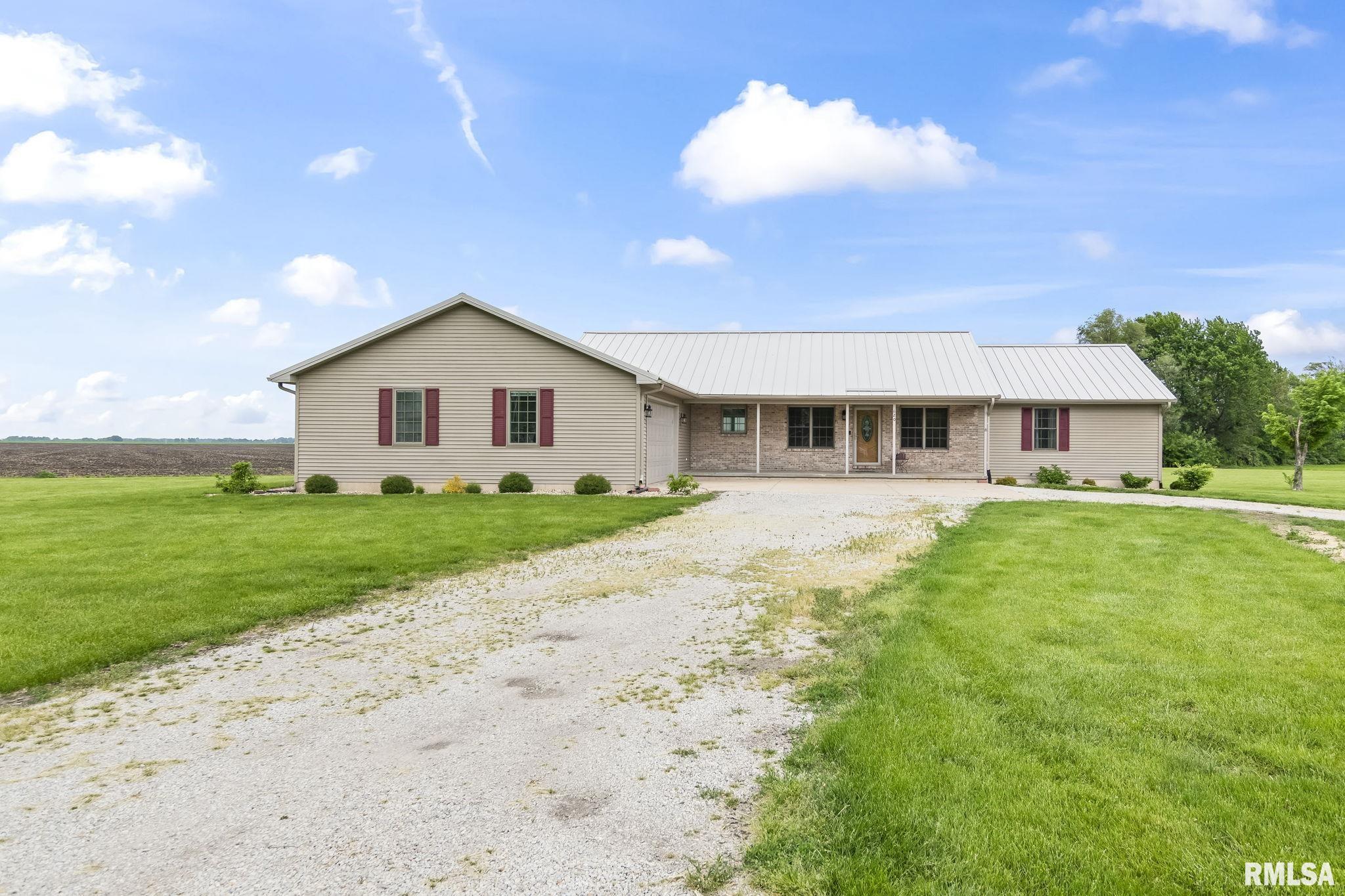 620 Ledlie Street, Dawson, Illinois image 2